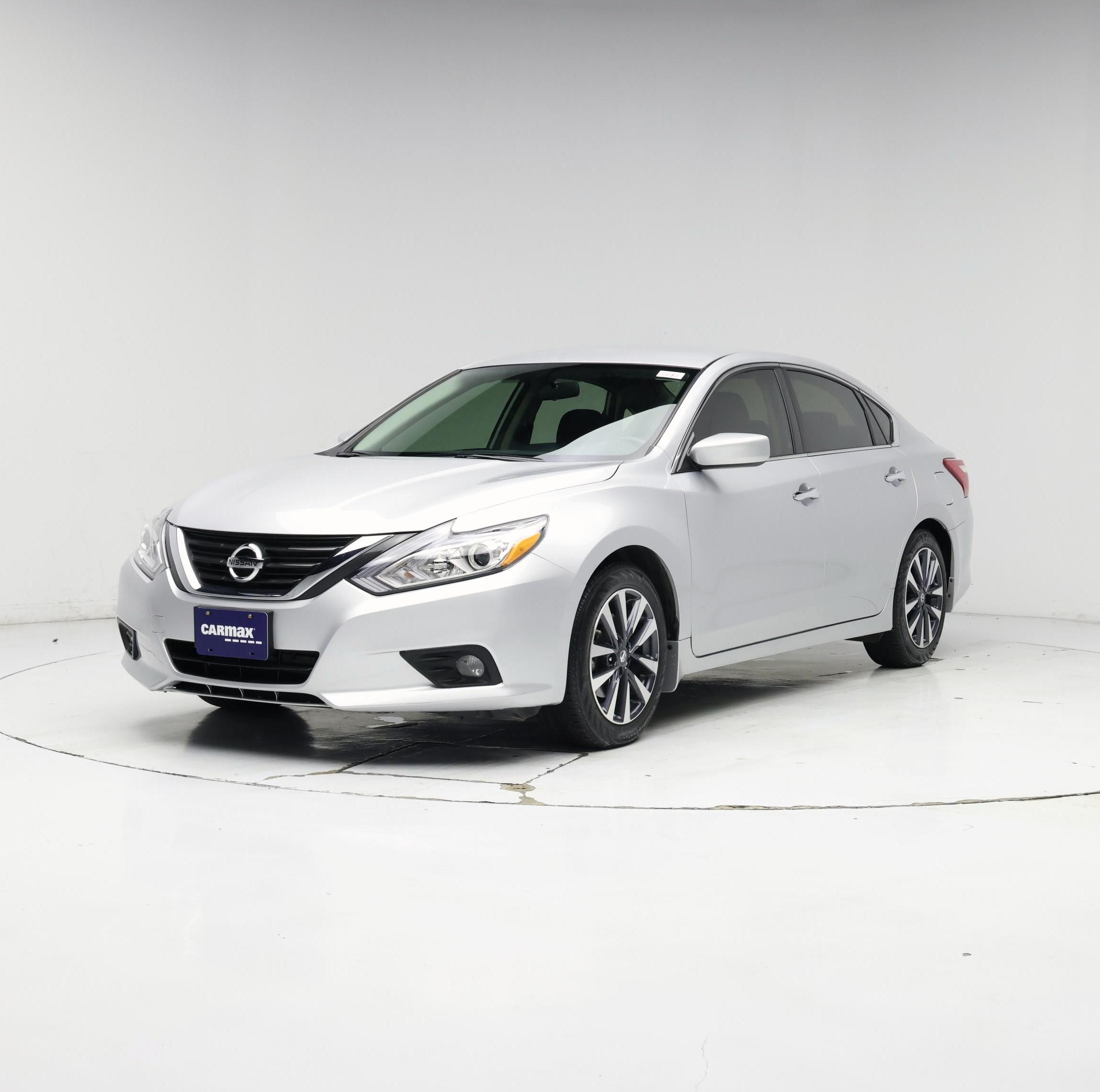 Thumbnail: 2017 Nissan Altima - 4