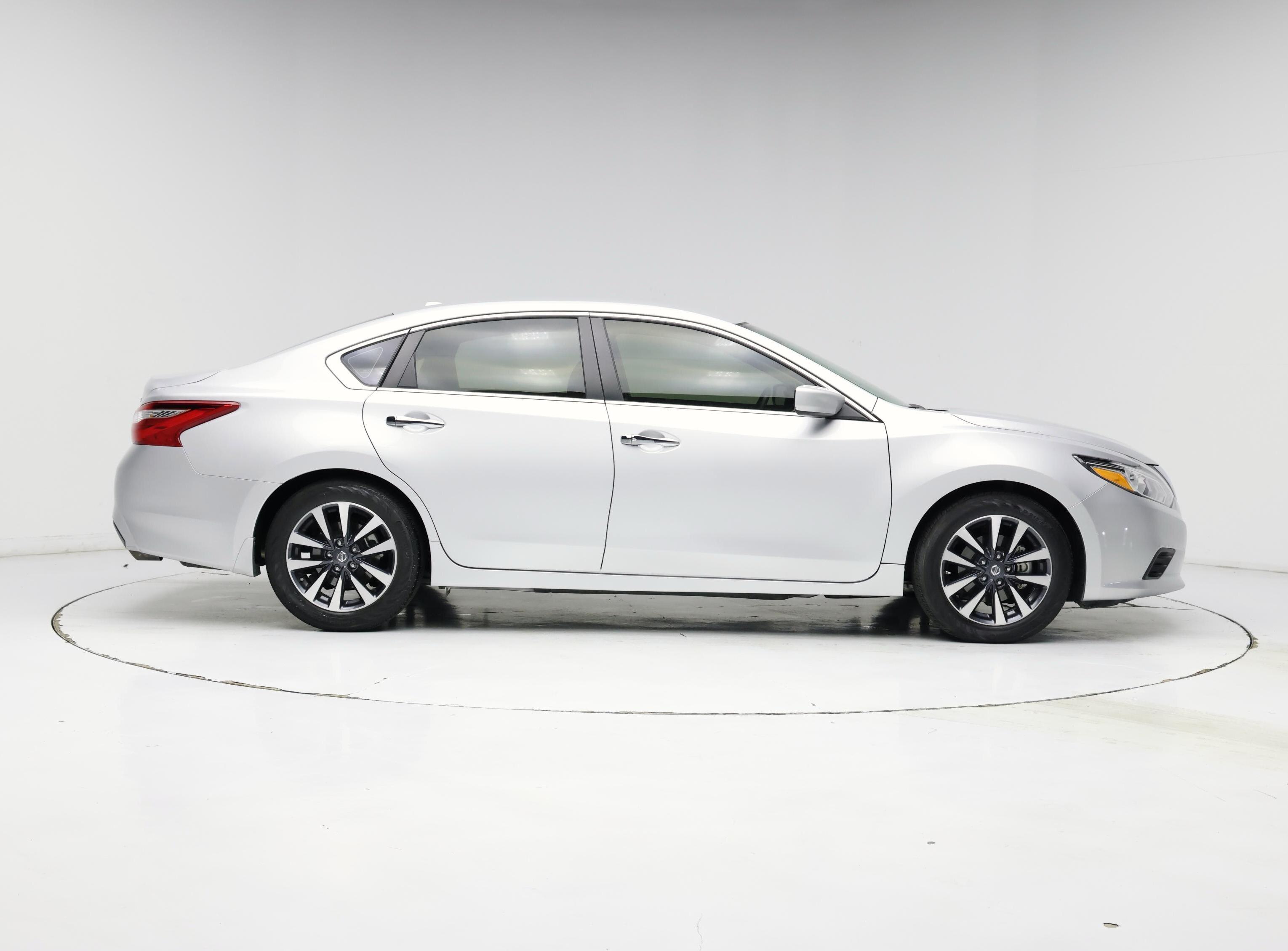 Thumbnail: 2017 Nissan Altima - 7