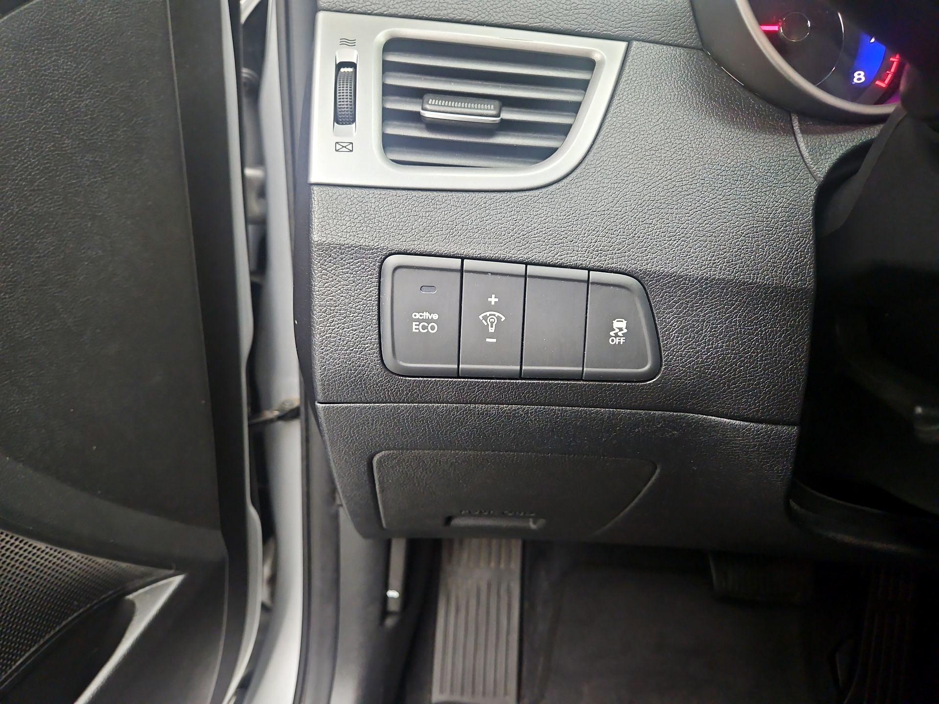 Thumbnail: 2015 Hyundai Elantra - 13