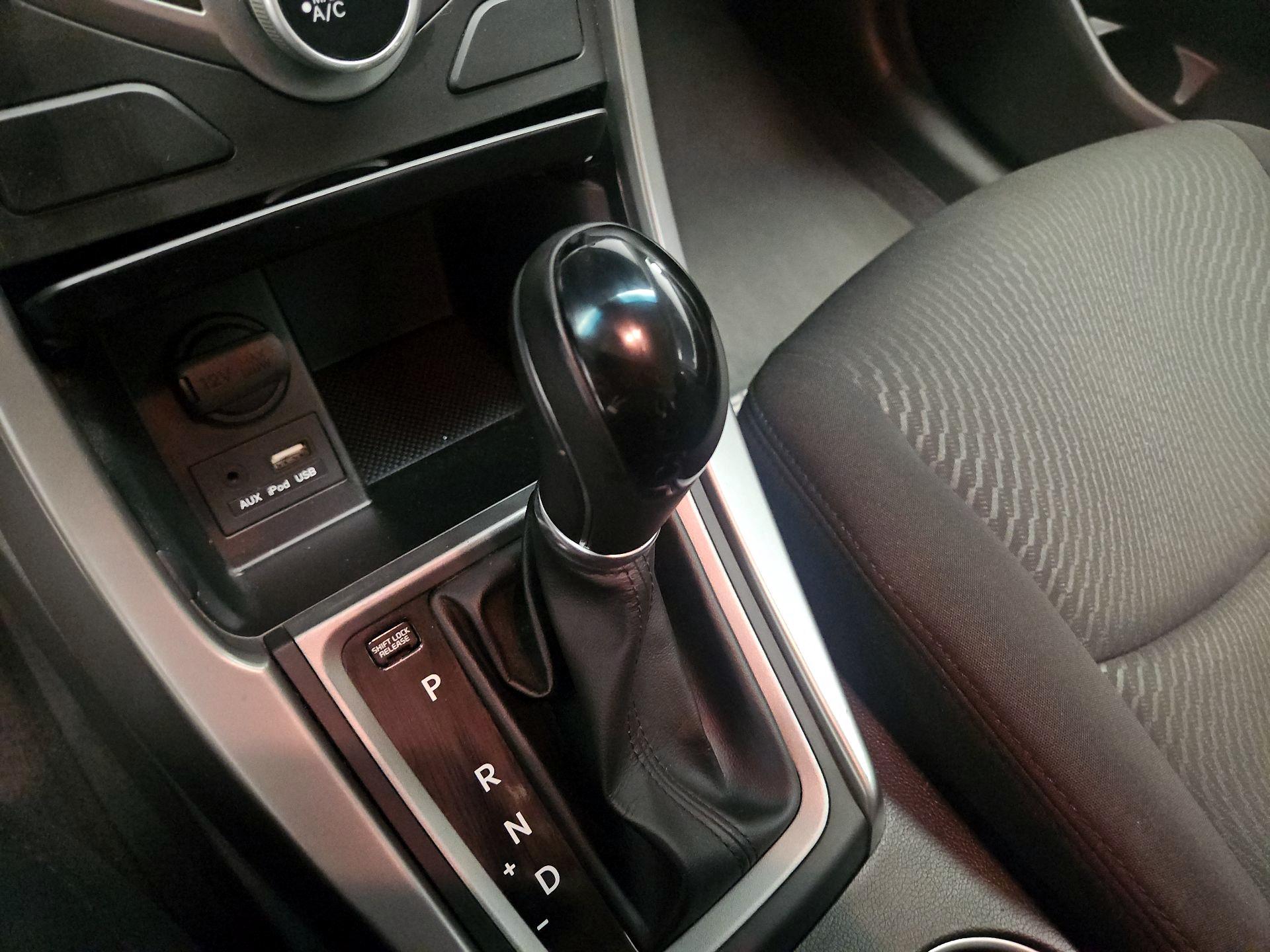 Thumbnail: 2015 Hyundai Elantra - 17