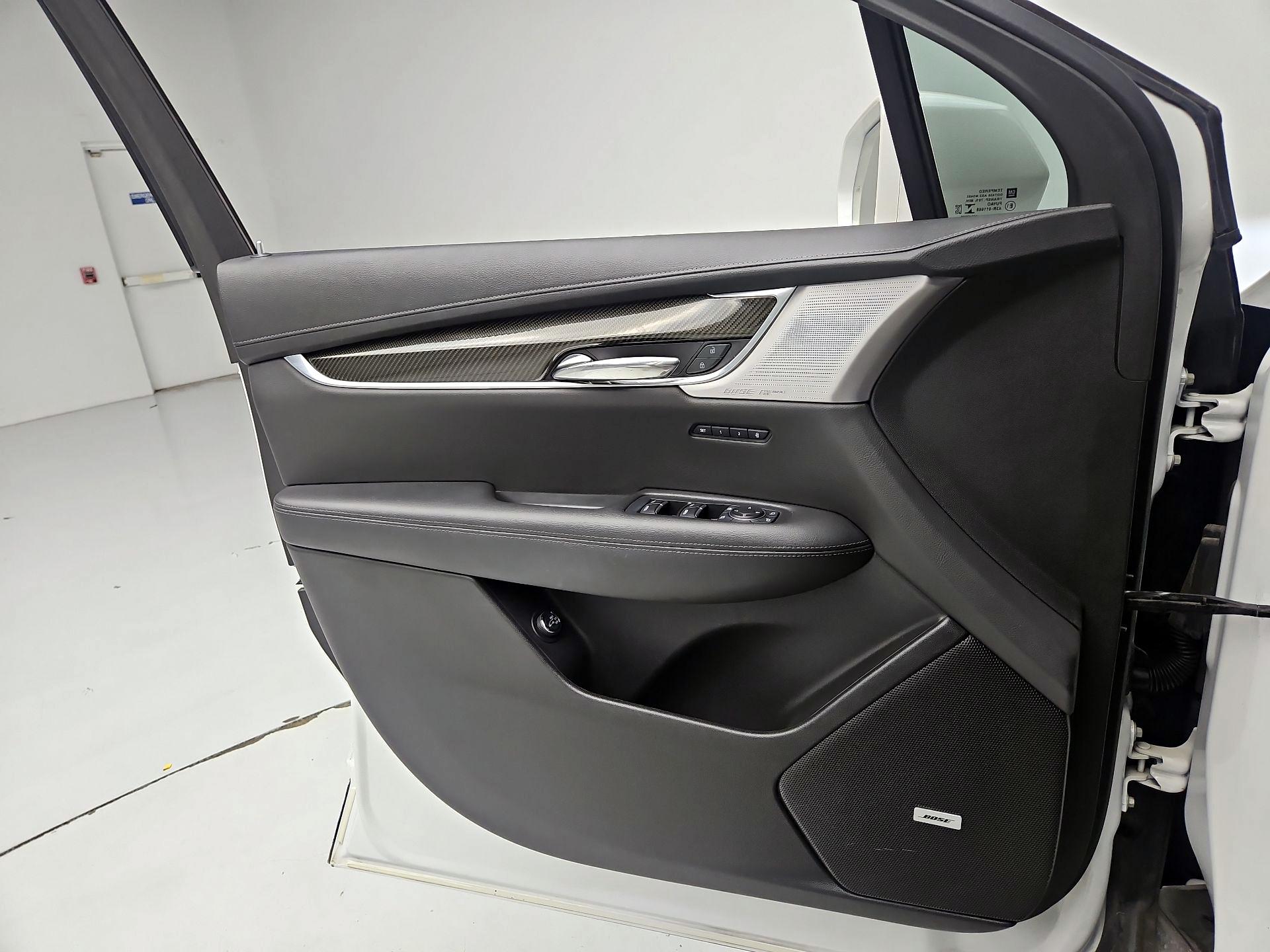 Thumbnail: 2020 Cadillac XT6 - 12