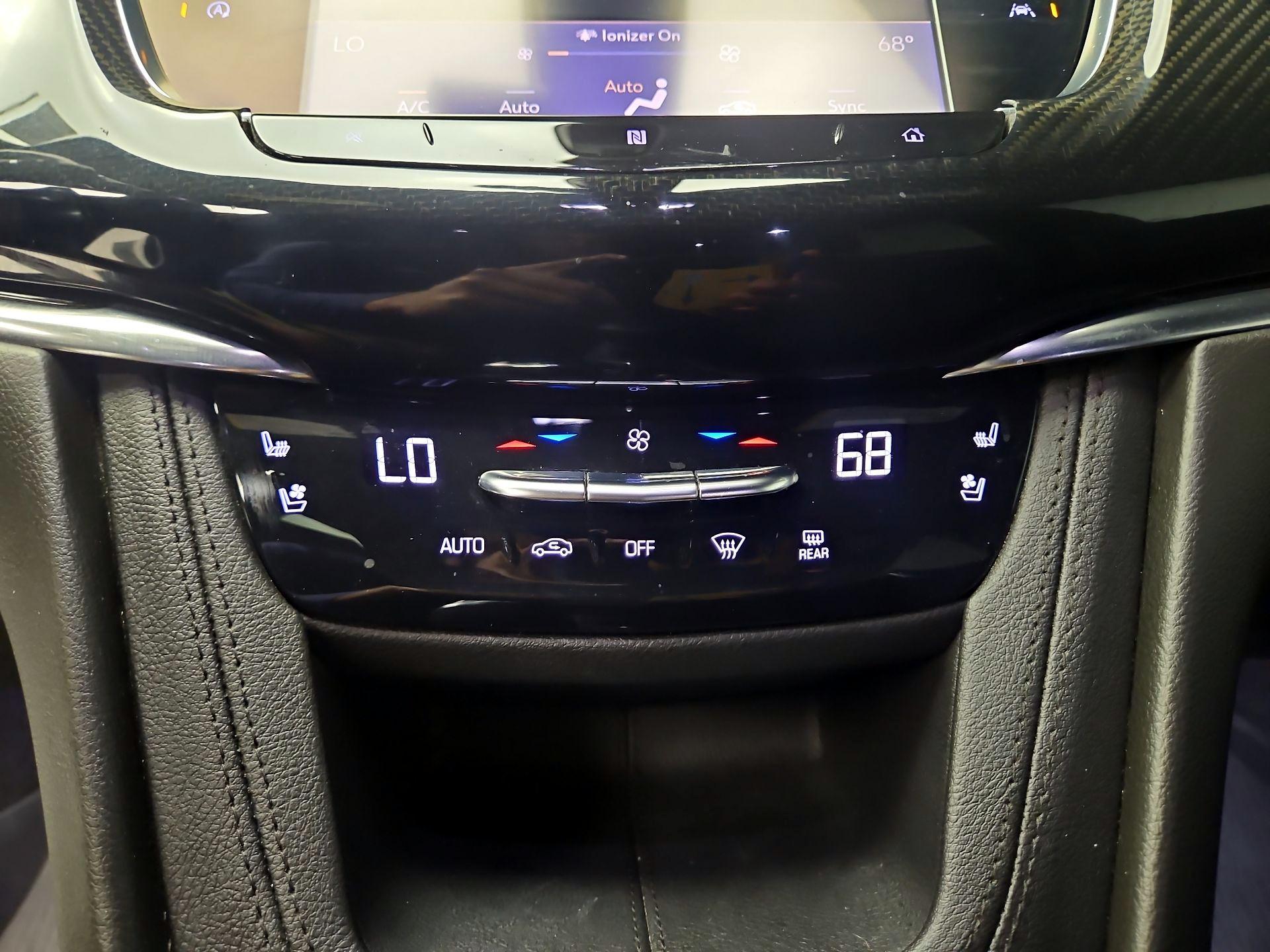 Thumbnail: 2020 Cadillac XT6 - 17