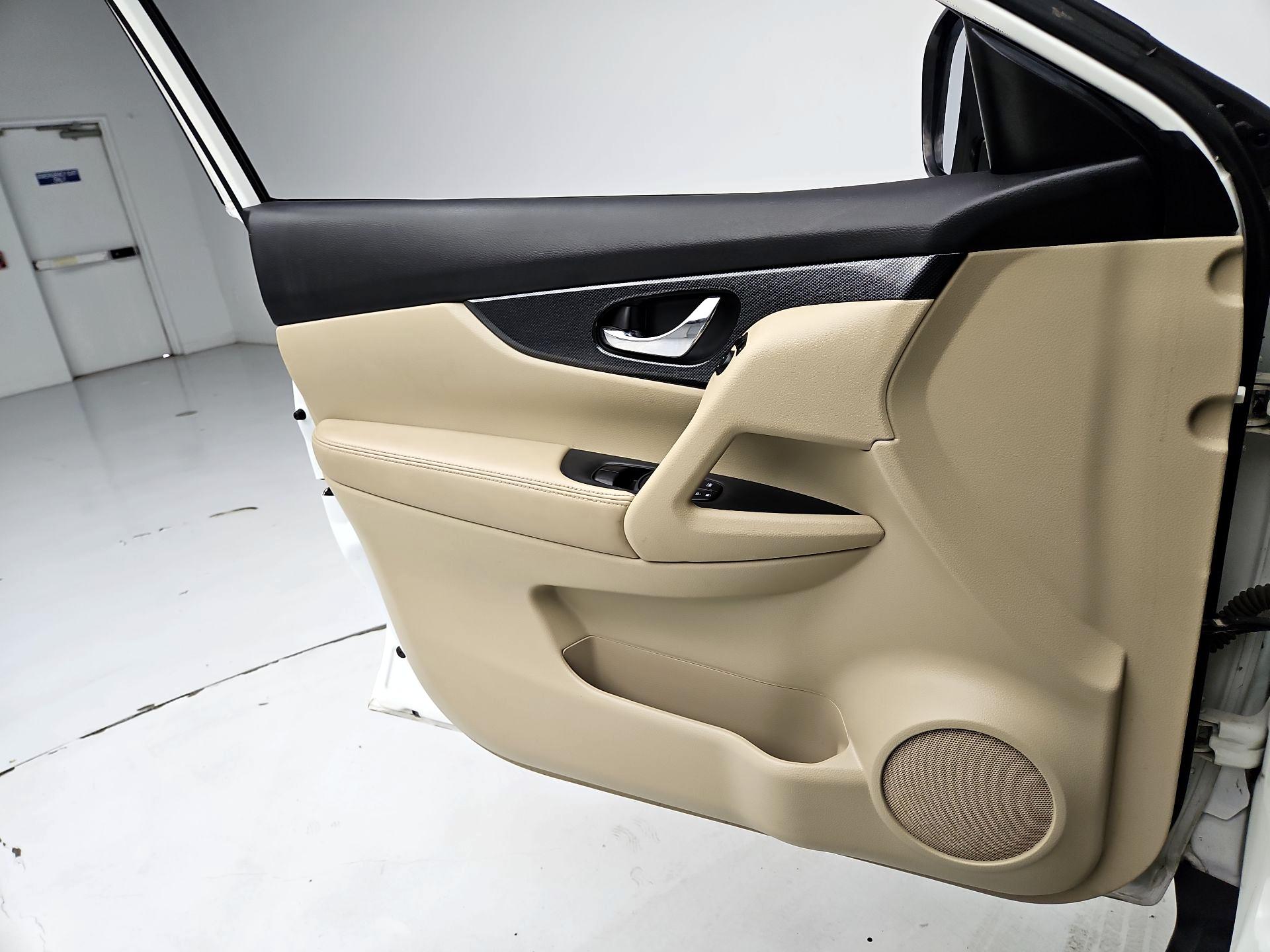 Thumbnail: 2015 Nissan Rogue - 12