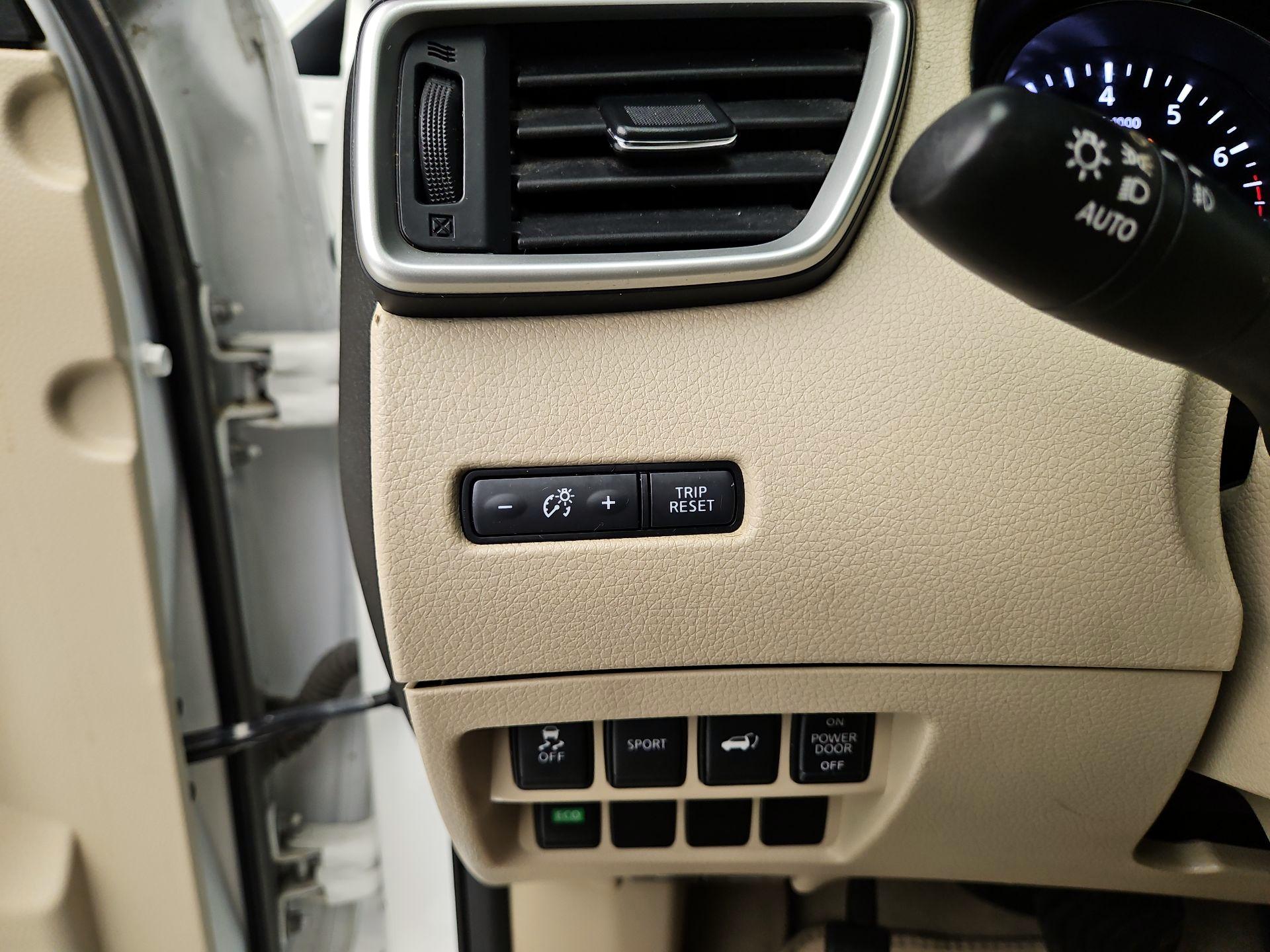 Thumbnail: 2015 Nissan Rogue - 13