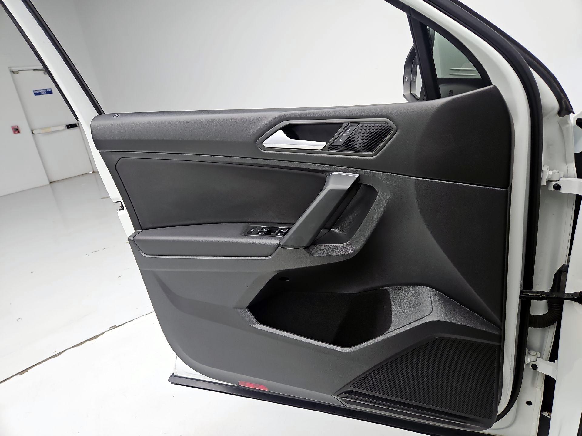 Thumbnail: 2019 Volkswagen Tiguan - 12