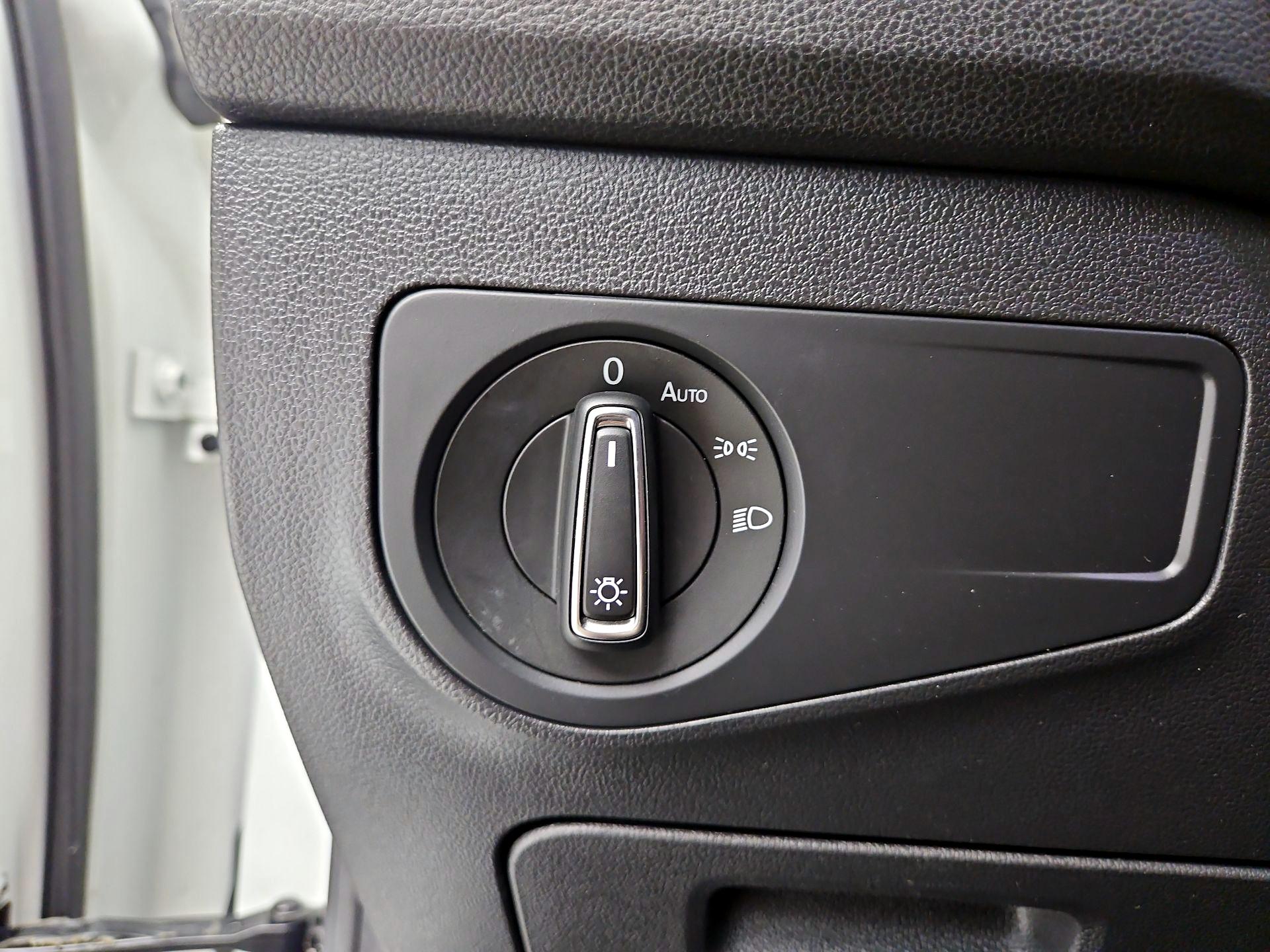 Thumbnail: 2019 Volkswagen Tiguan - 13