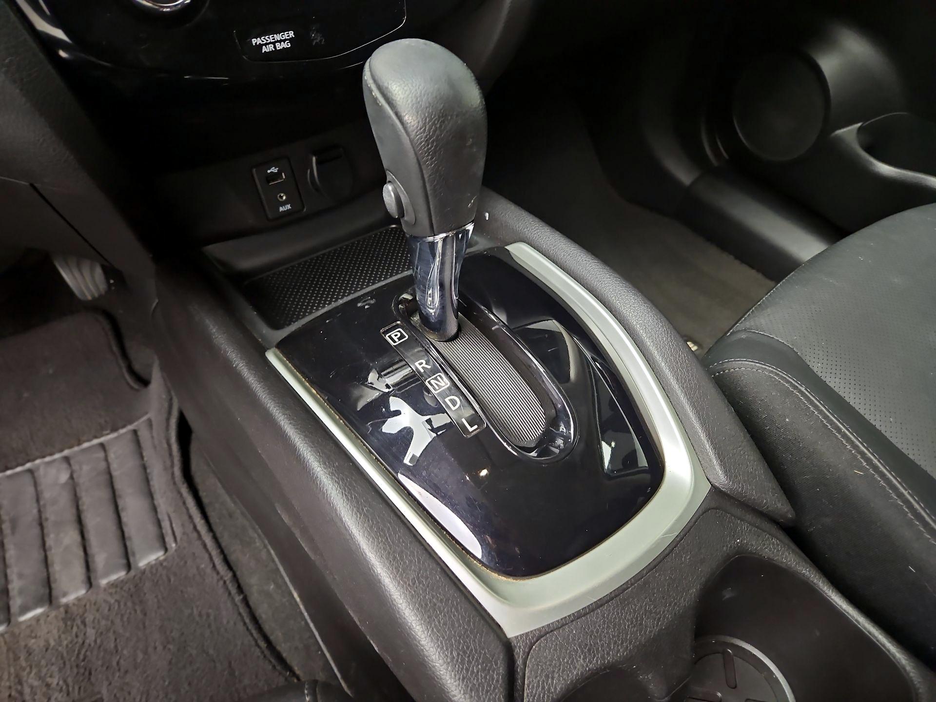 Thumbnail: 2015 Nissan Rogue - 18