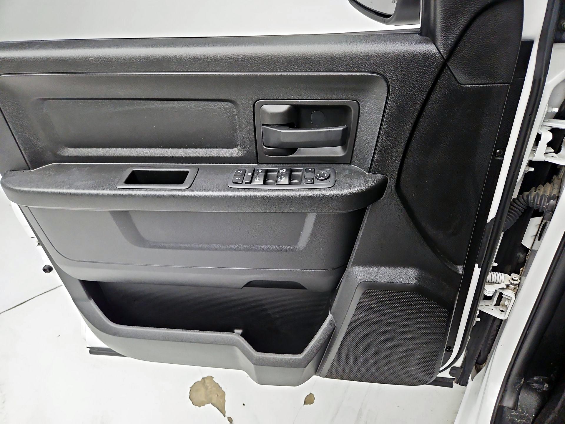 Thumbnail: 2020 RAM 1500 Classic - 12