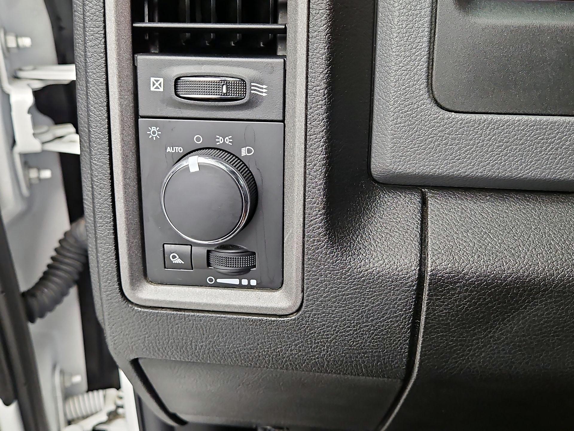 Thumbnail: 2020 RAM 1500 Classic - 13