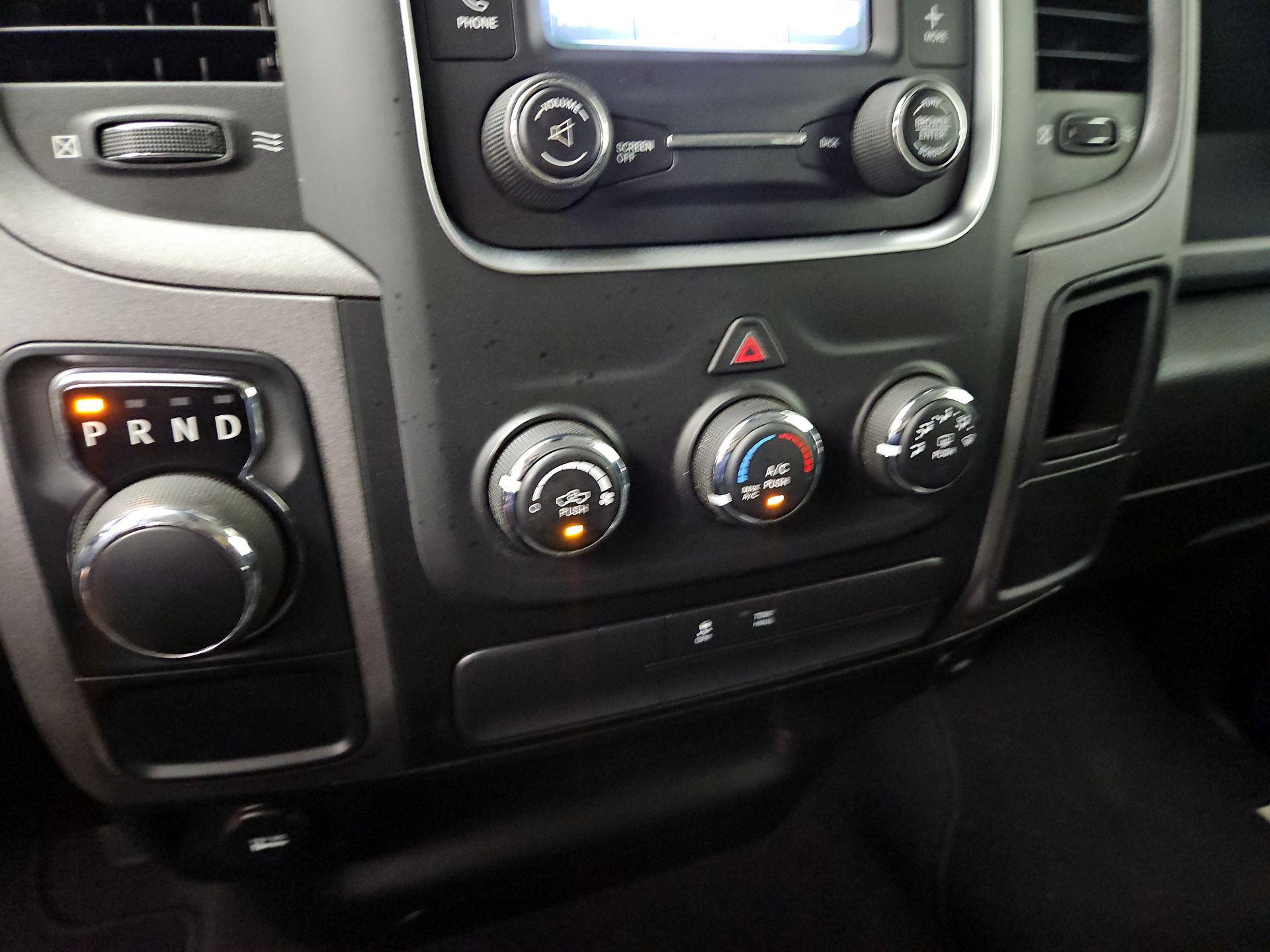 Thumbnail: 2020 RAM 1500 Classic - 16