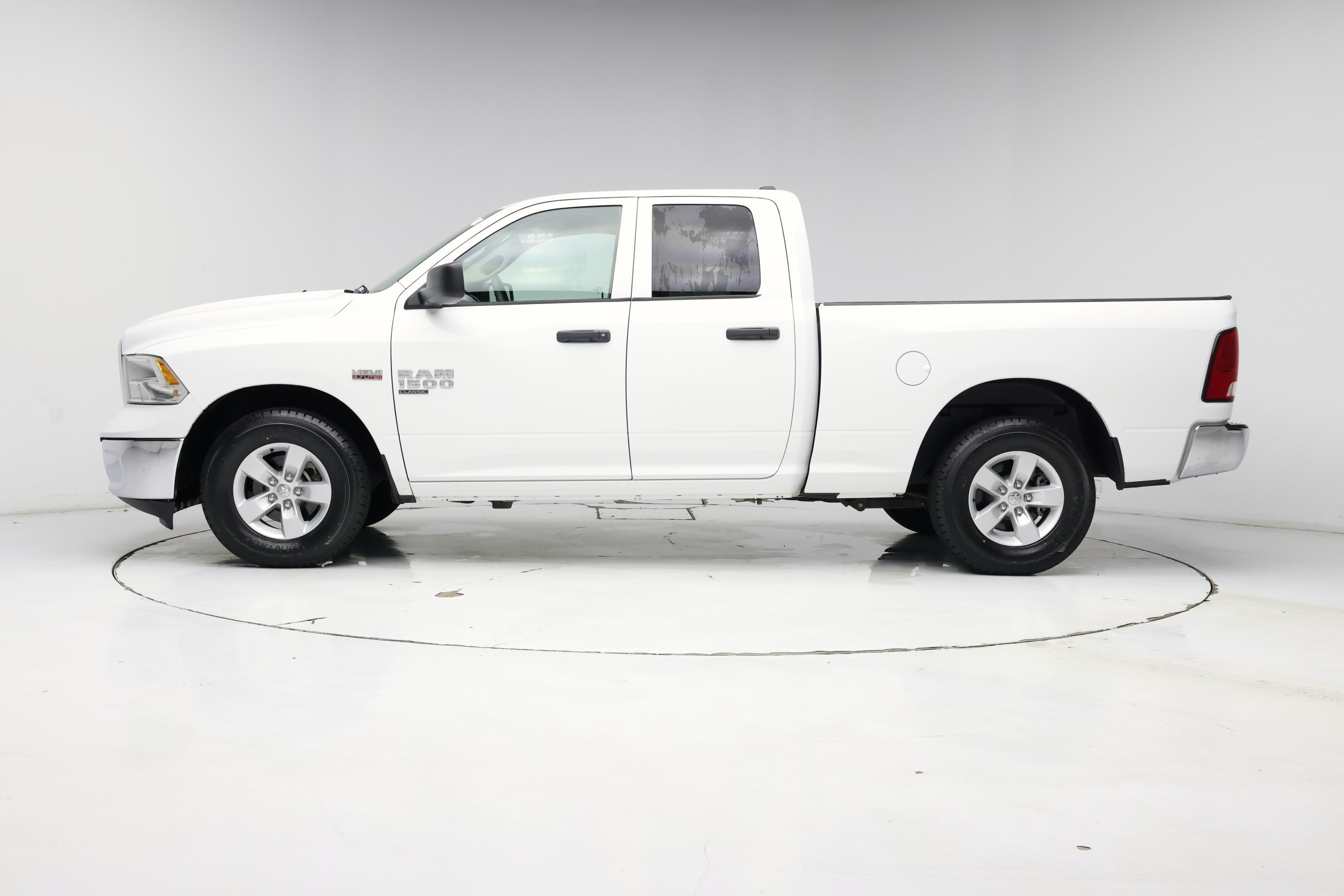 Thumbnail: 2020 RAM 1500 Classic - 3