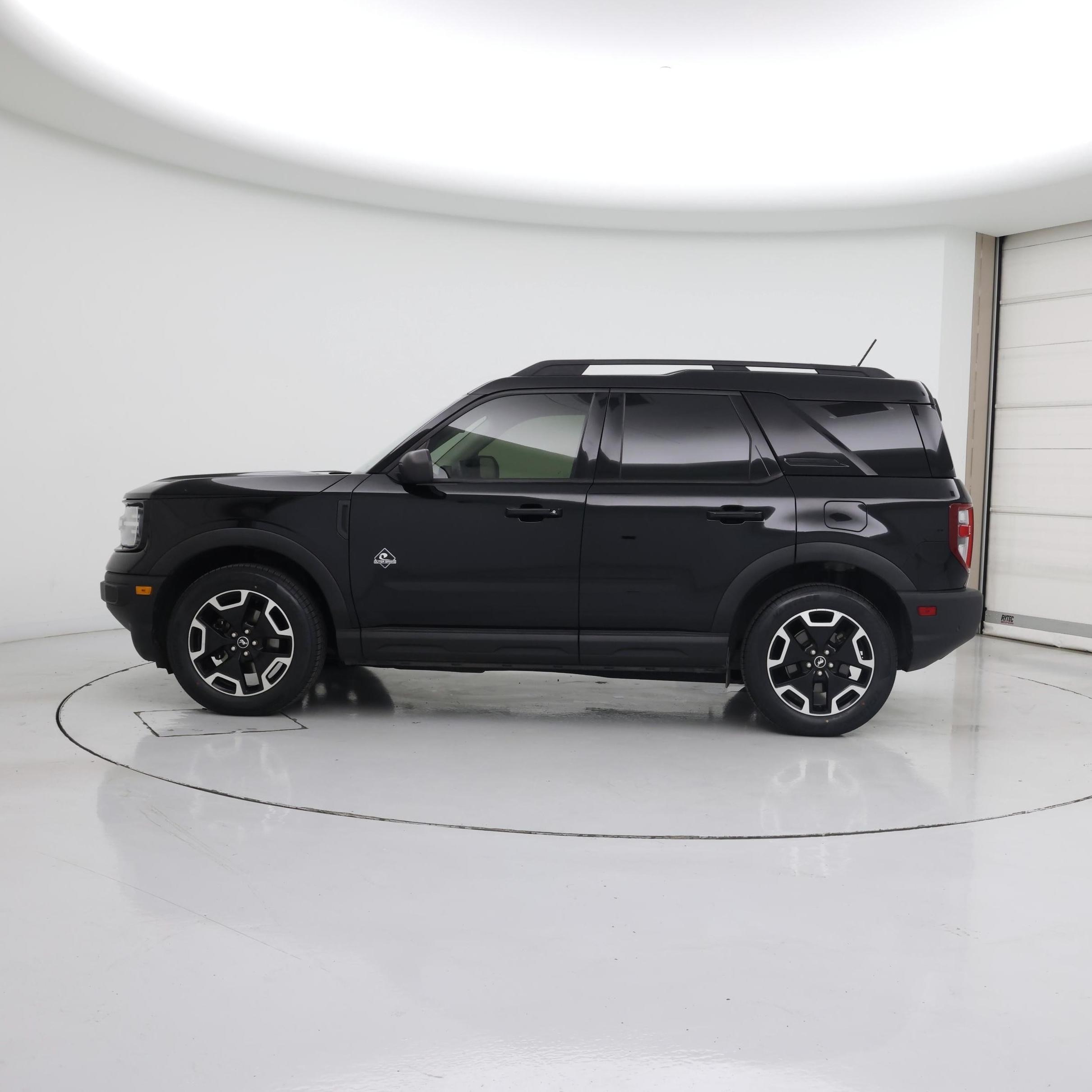 Thumbnail: 2021 Ford Bronco Sport - 3