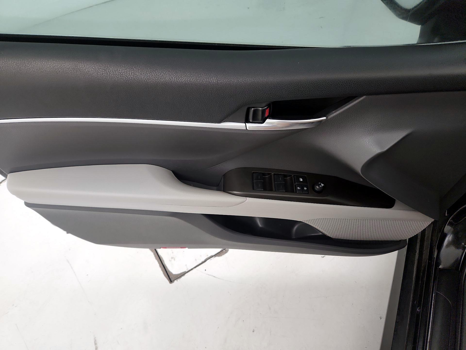 Thumbnail: 2022 Toyota Camry - 12