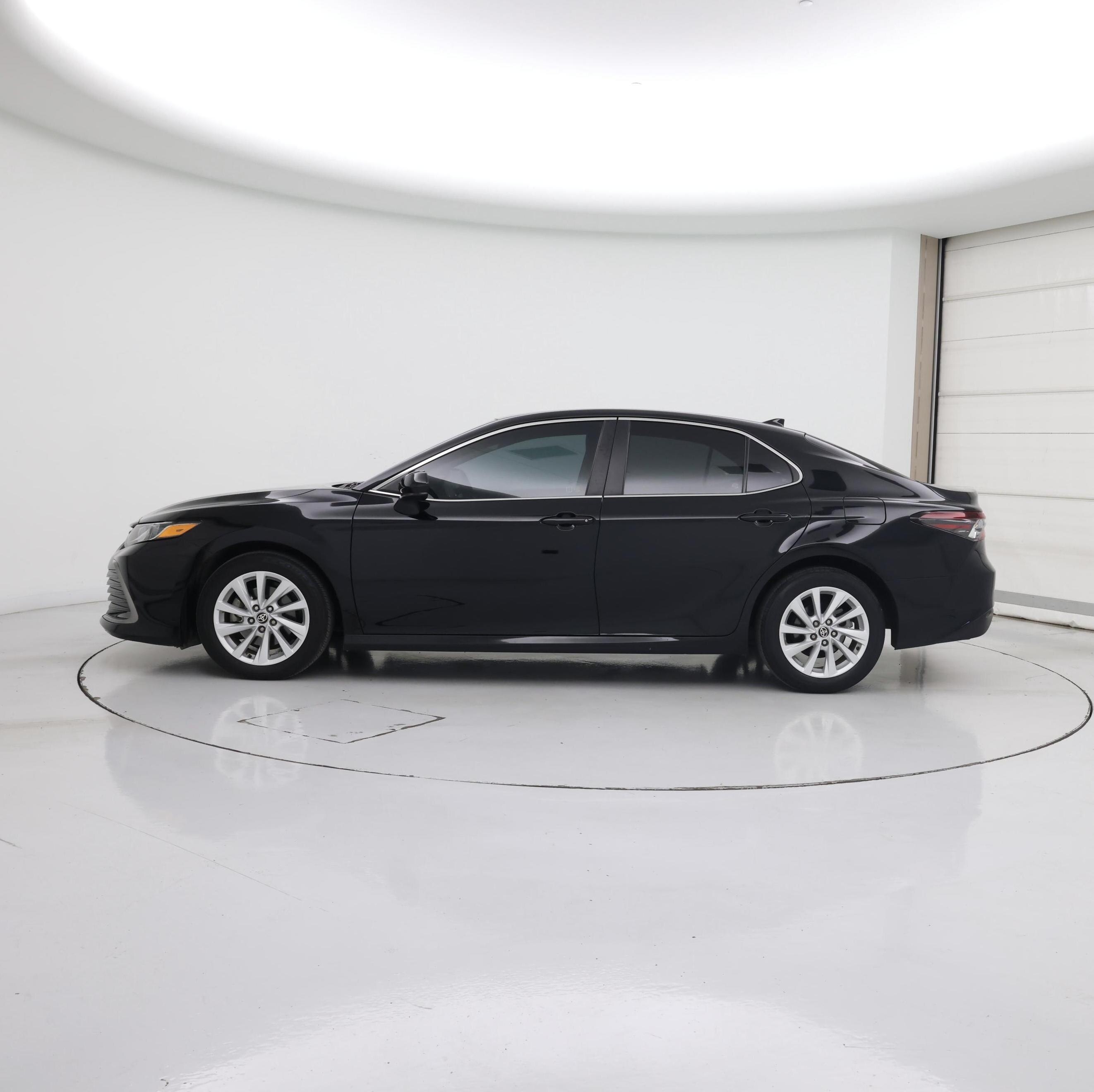 Thumbnail: 2022 Toyota Camry - 3