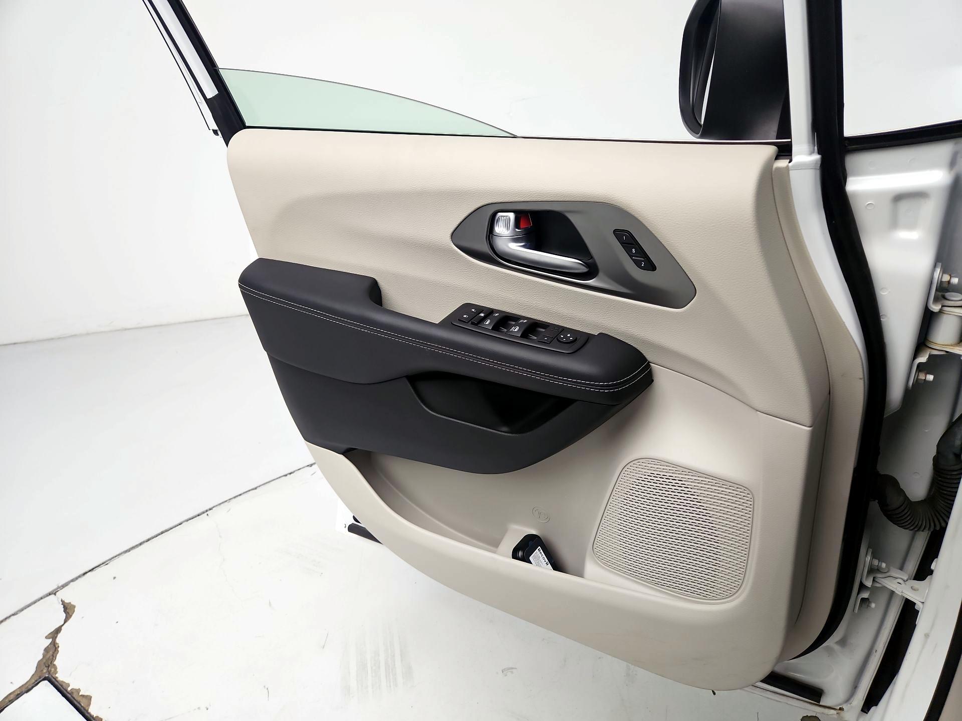 Thumbnail: 2023 Chrysler Pacifica - 12