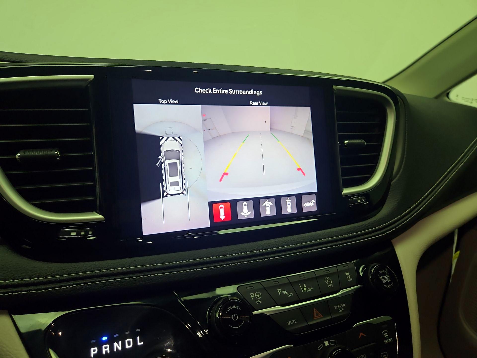 Thumbnail: 2023 Chrysler Pacifica - 14