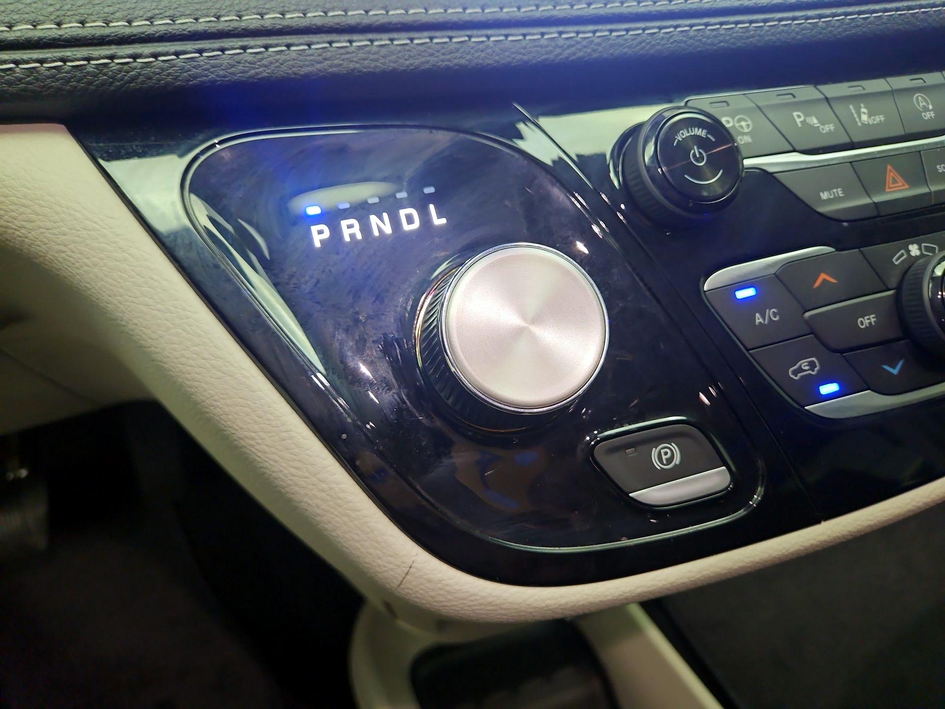 Thumbnail: 2023 Chrysler Pacifica - 17