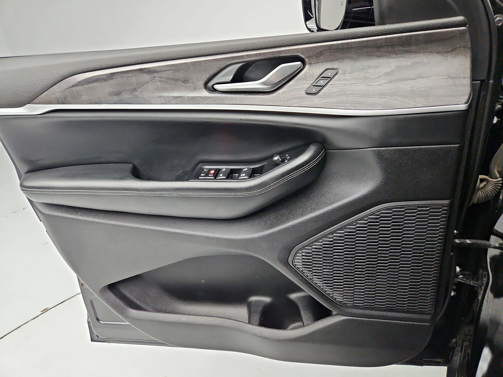 Thumbnail: 2023 Jeep Grand Cherokee - 12