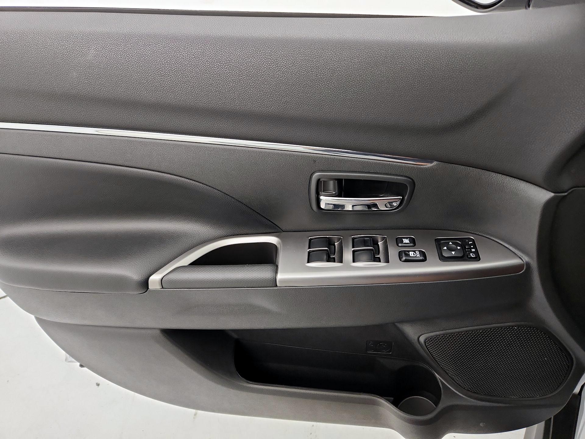 Thumbnail: 2023 Mitsubishi Outlander Sport - 12