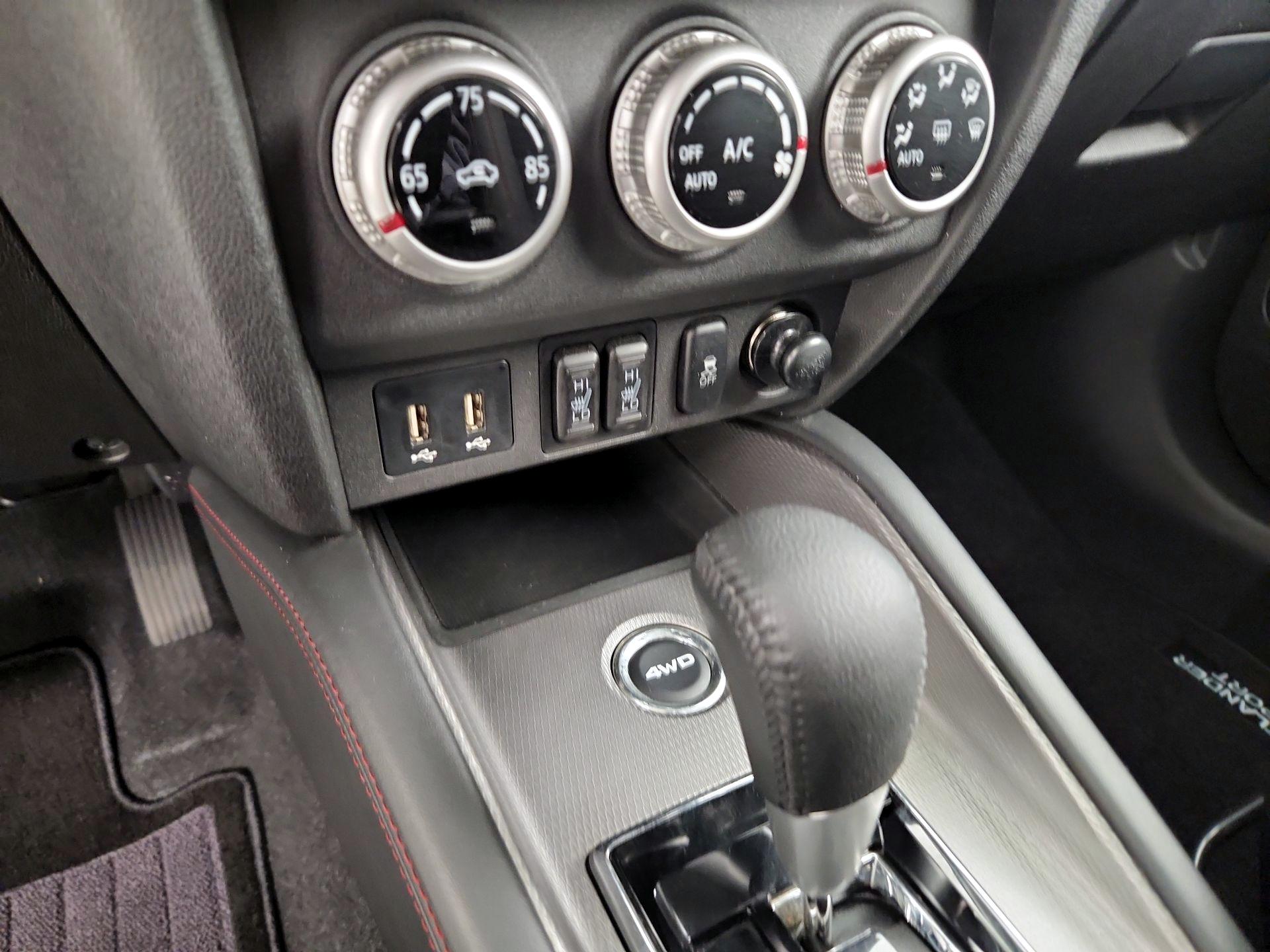 Thumbnail: 2023 Mitsubishi Outlander Sport - 18