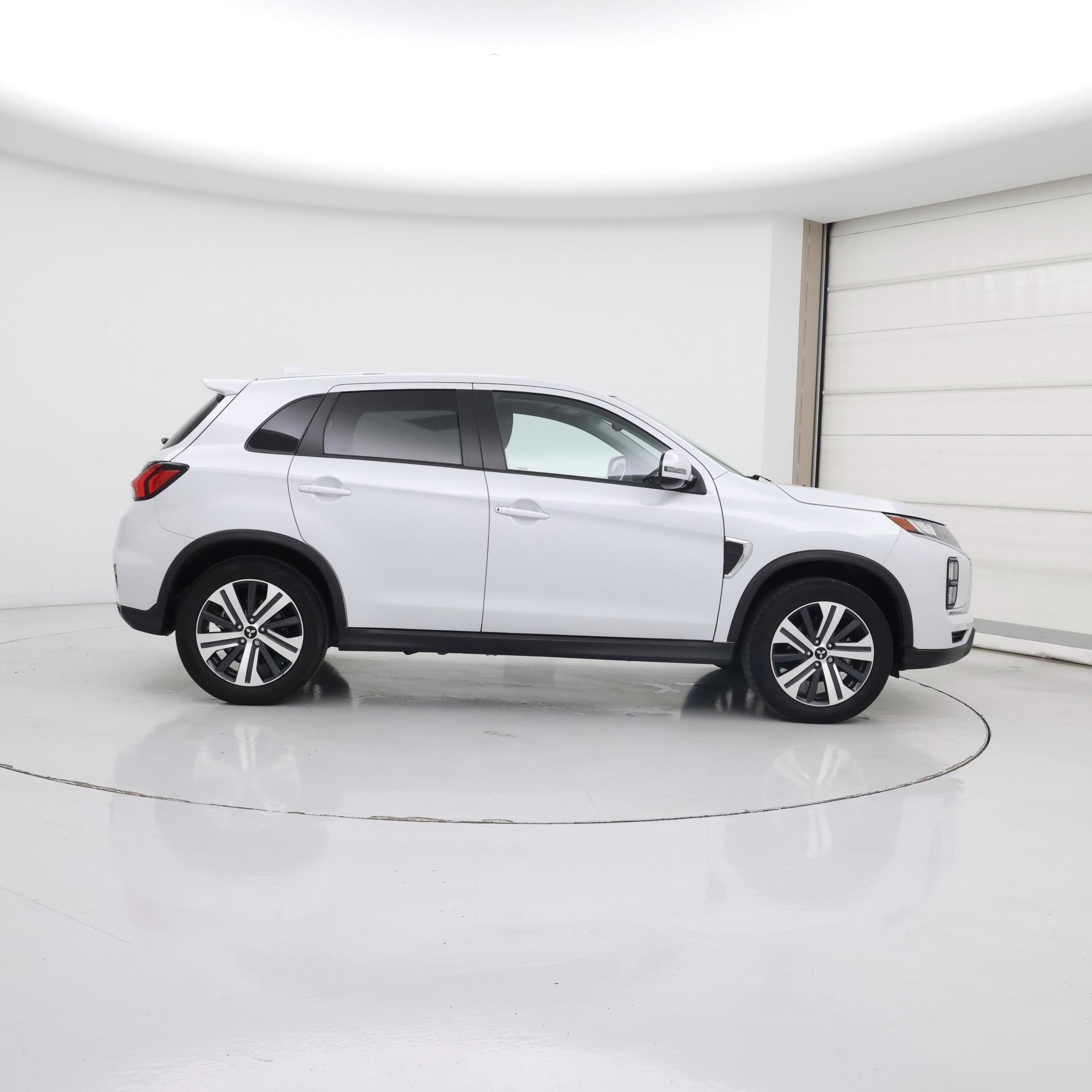 Thumbnail: 2023 Mitsubishi Outlander Sport - 7