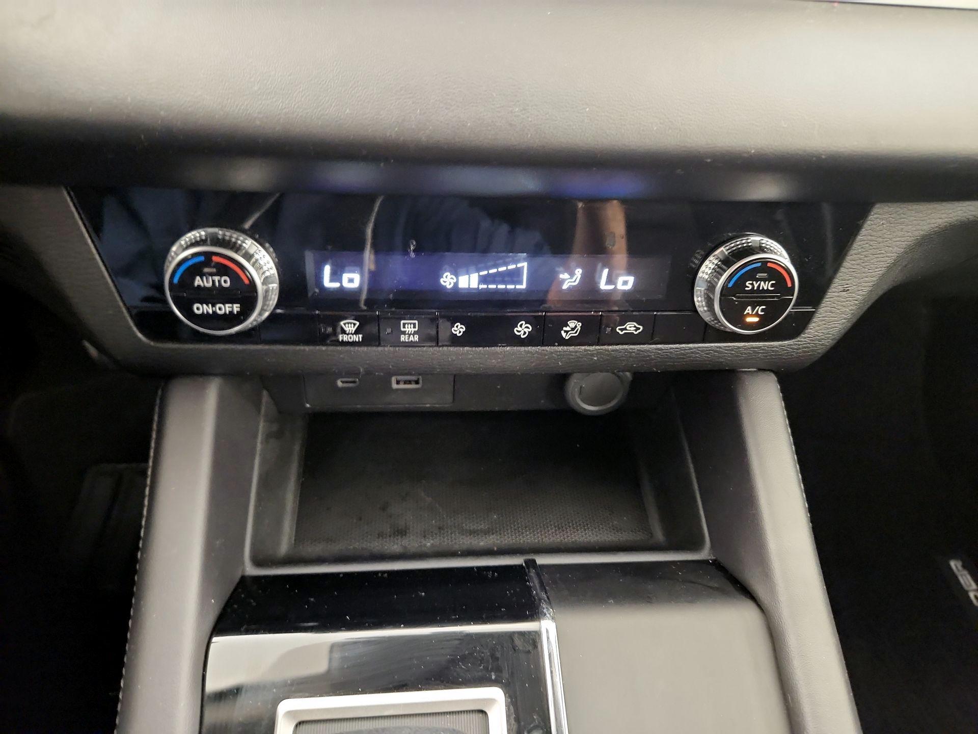 Thumbnail: 2024 Mitsubishi Outlander - 16