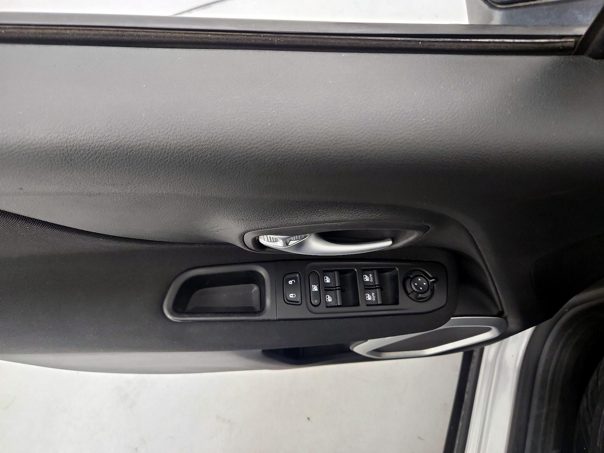 Thumbnail: 2020 Jeep Renegade - 12