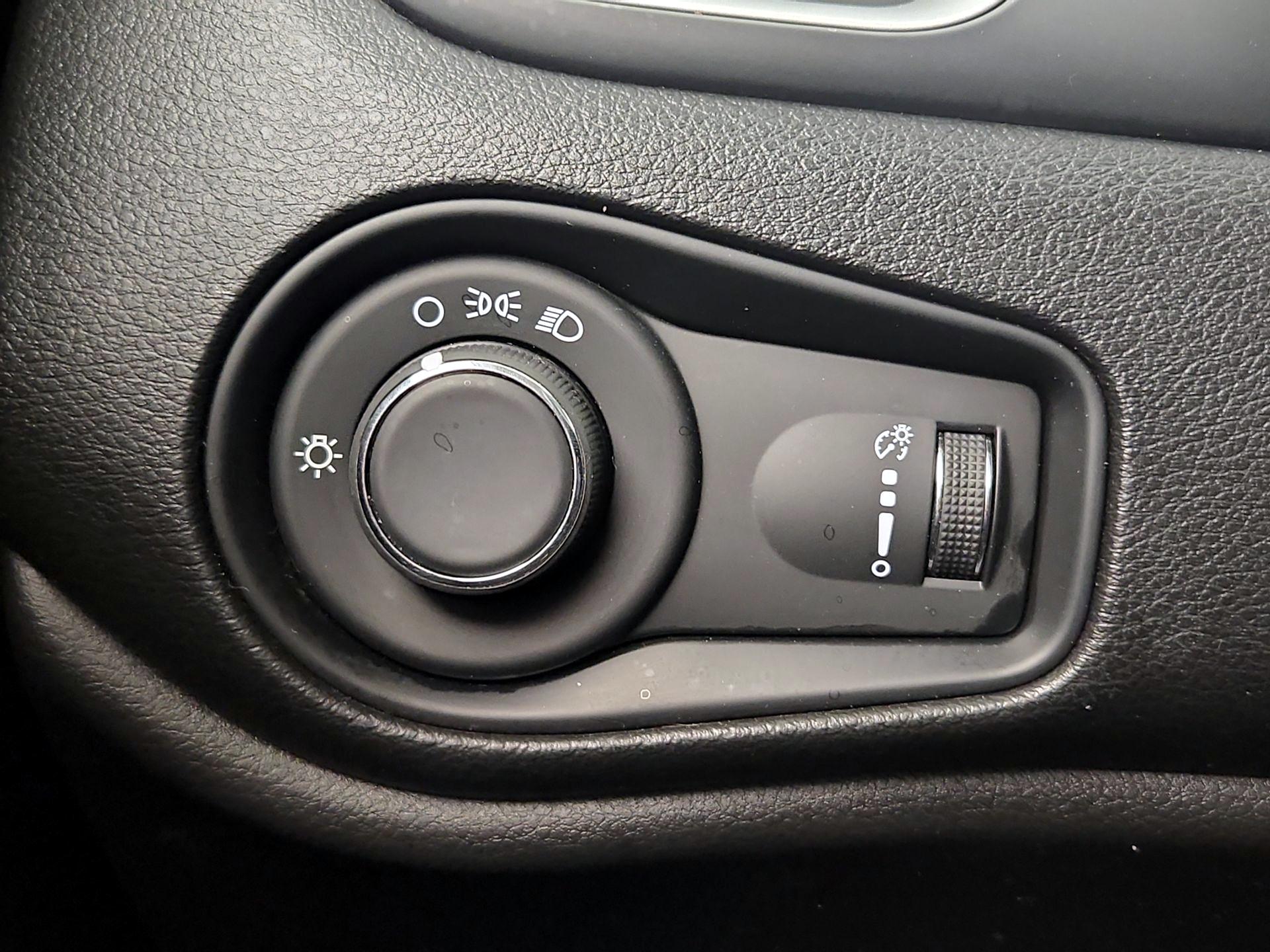 Thumbnail: 2020 Jeep Renegade - 13