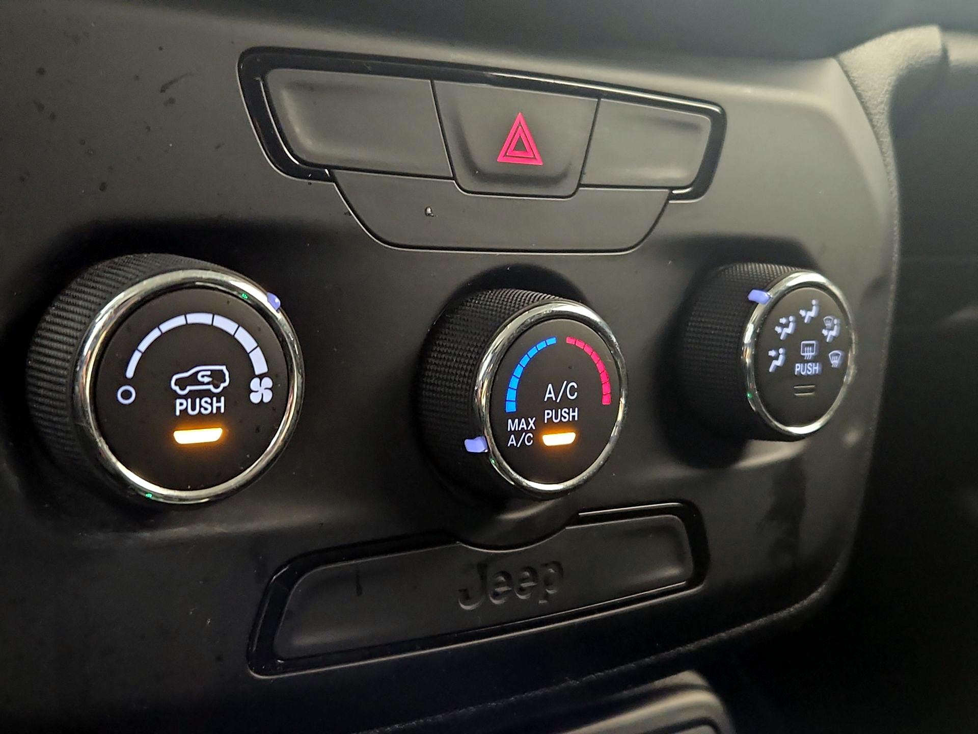 Thumbnail: 2020 Jeep Renegade - 16