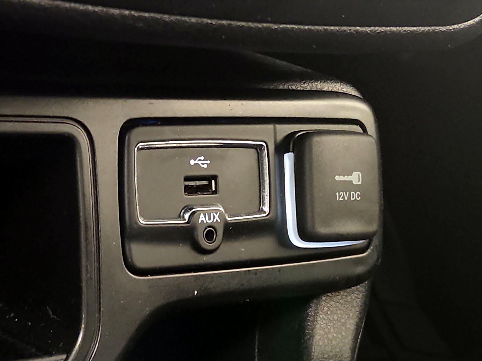 Thumbnail: 2020 Jeep Renegade - 18