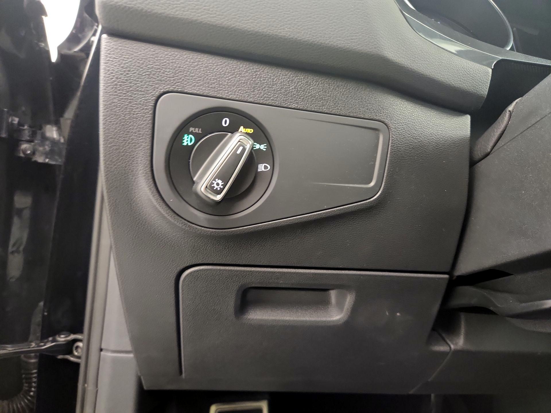 Thumbnail: 2021 Volkswagen Tiguan - 13