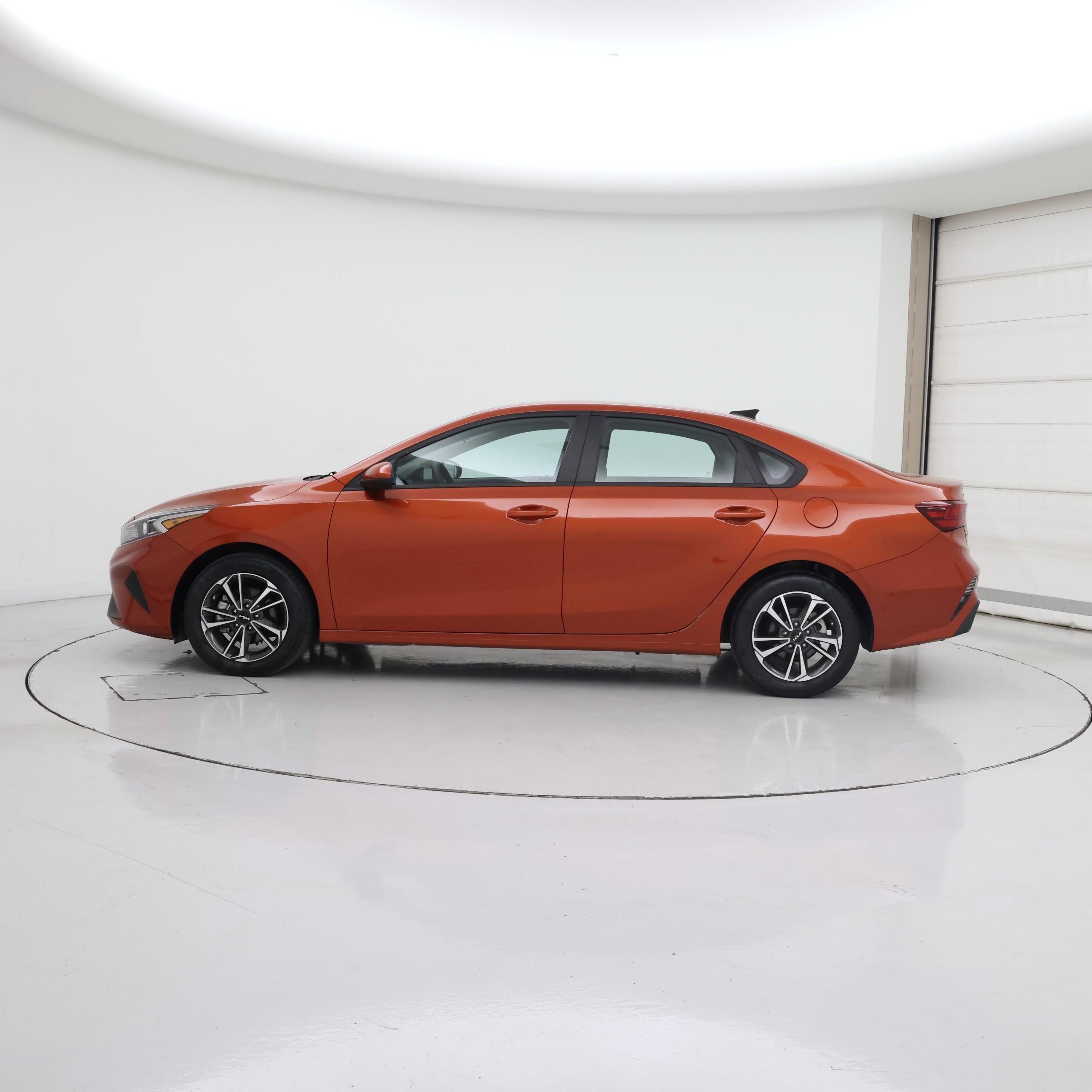 Thumbnail: 2023 Kia Forte - 3