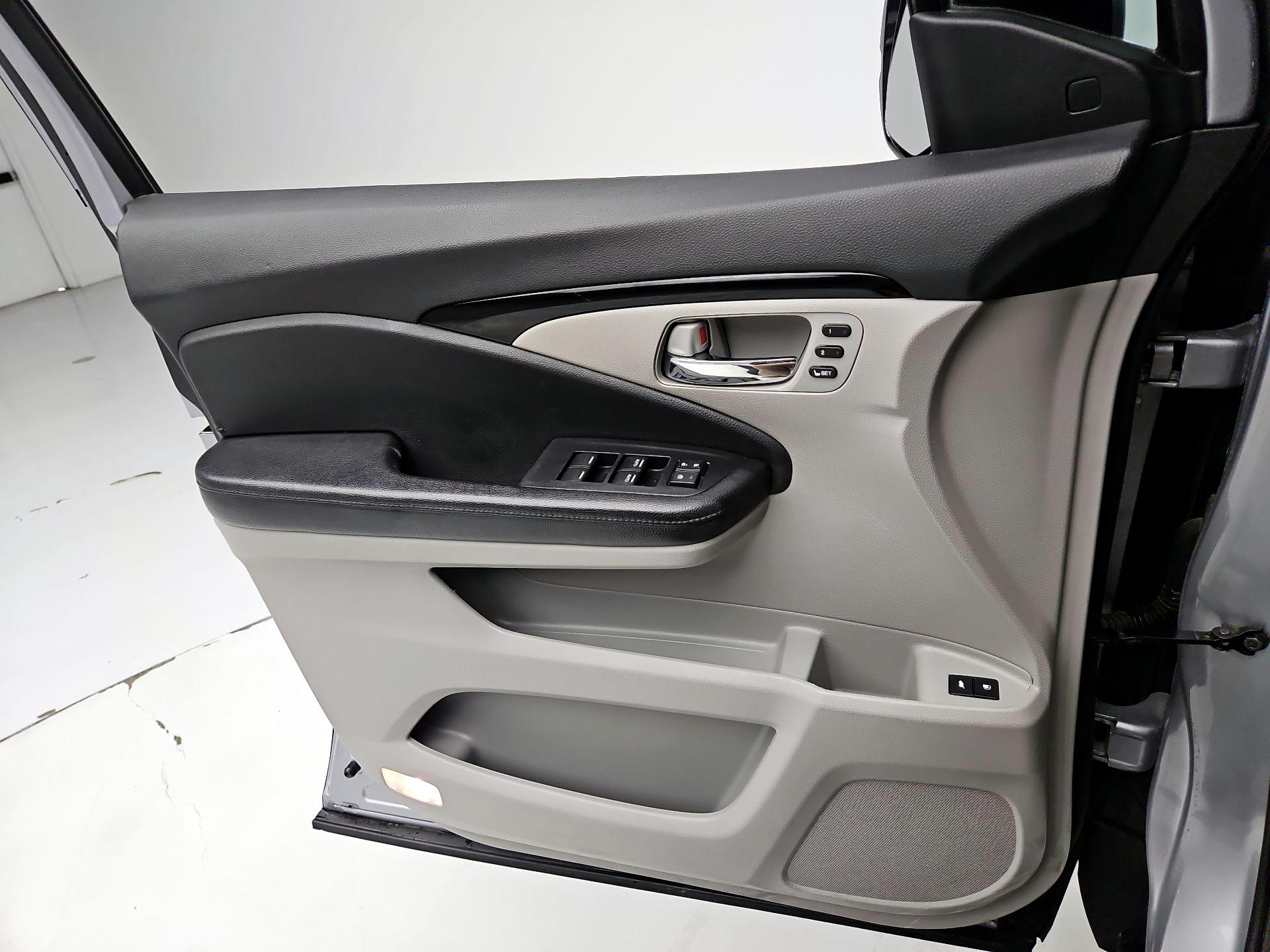 Thumbnail: 2019 Honda Pilot - 12