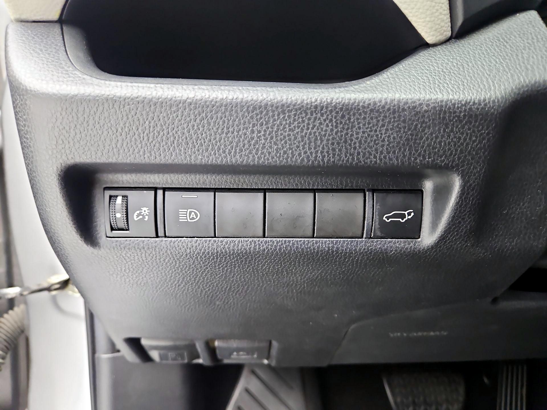 Thumbnail: 2021 Toyota RAV4 - 13