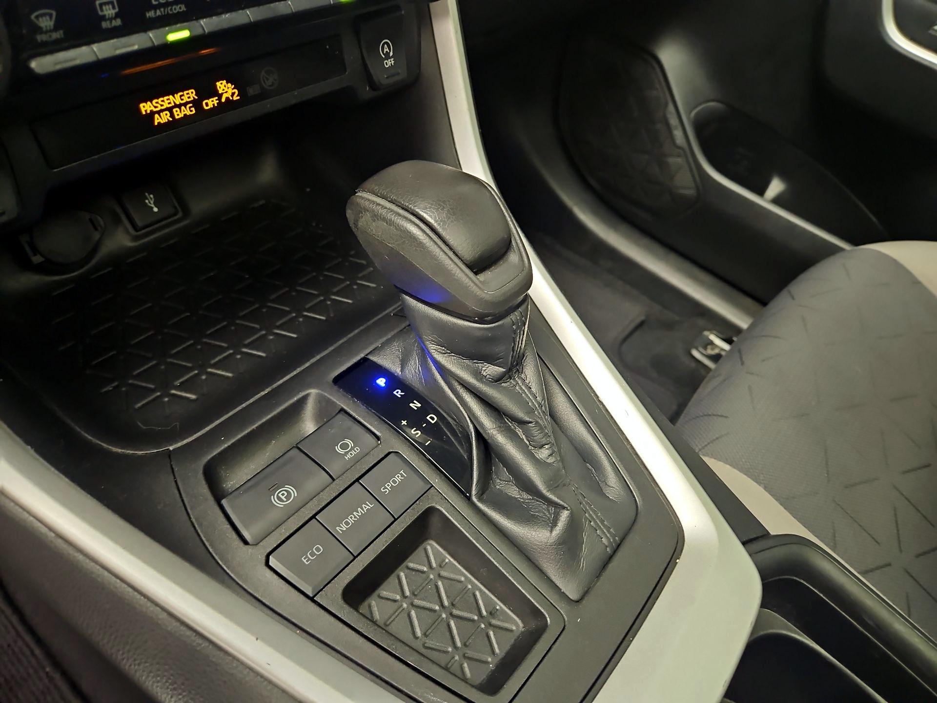 Thumbnail: 2021 Toyota RAV4 - 17