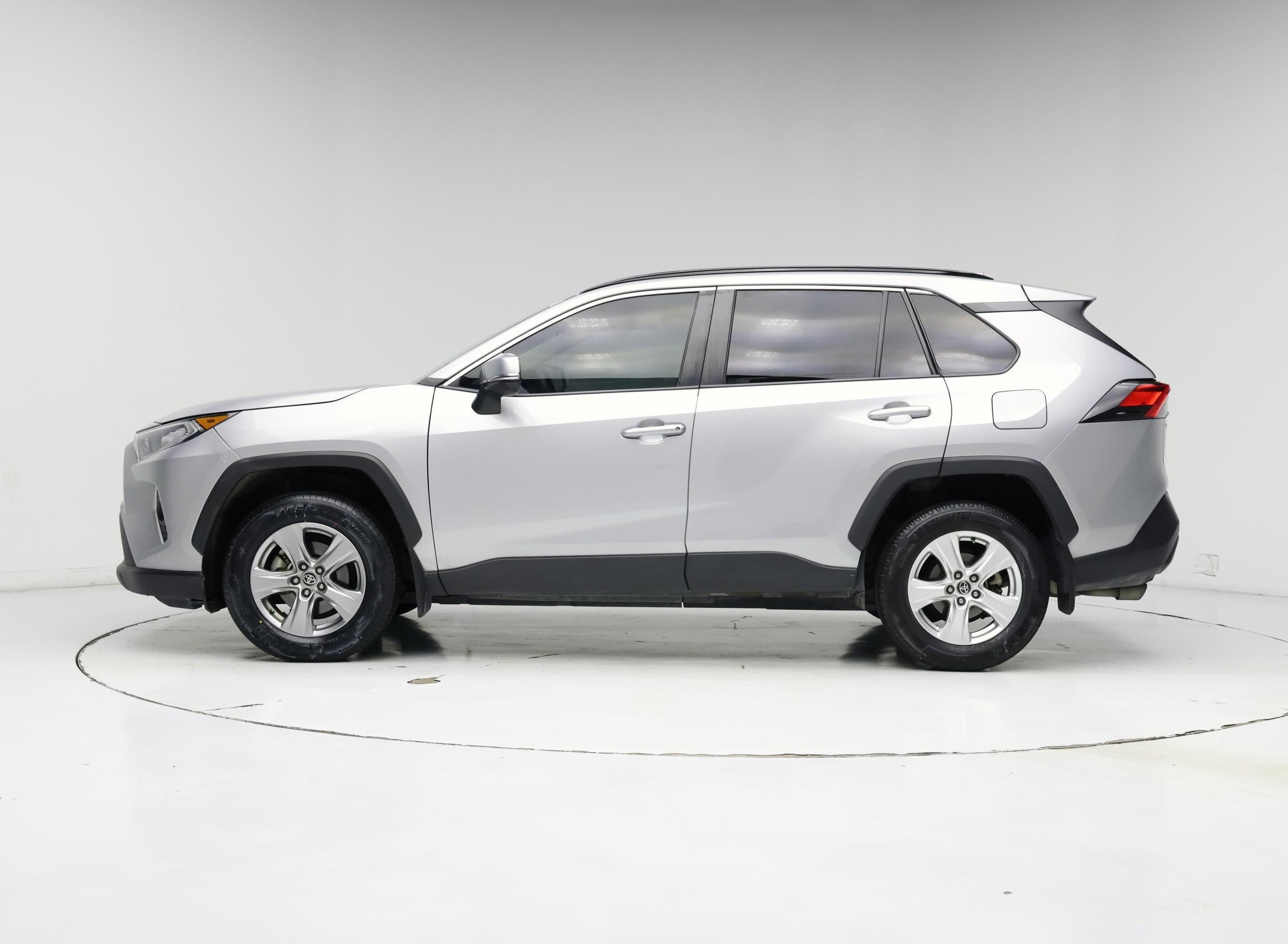 Thumbnail: 2021 Toyota RAV4 - 3