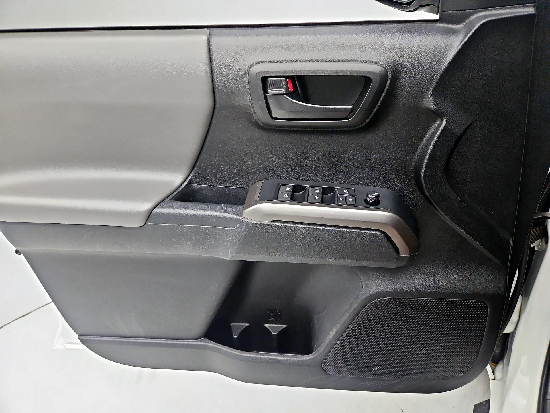 Thumbnail: 2021 Toyota Tacoma - 12