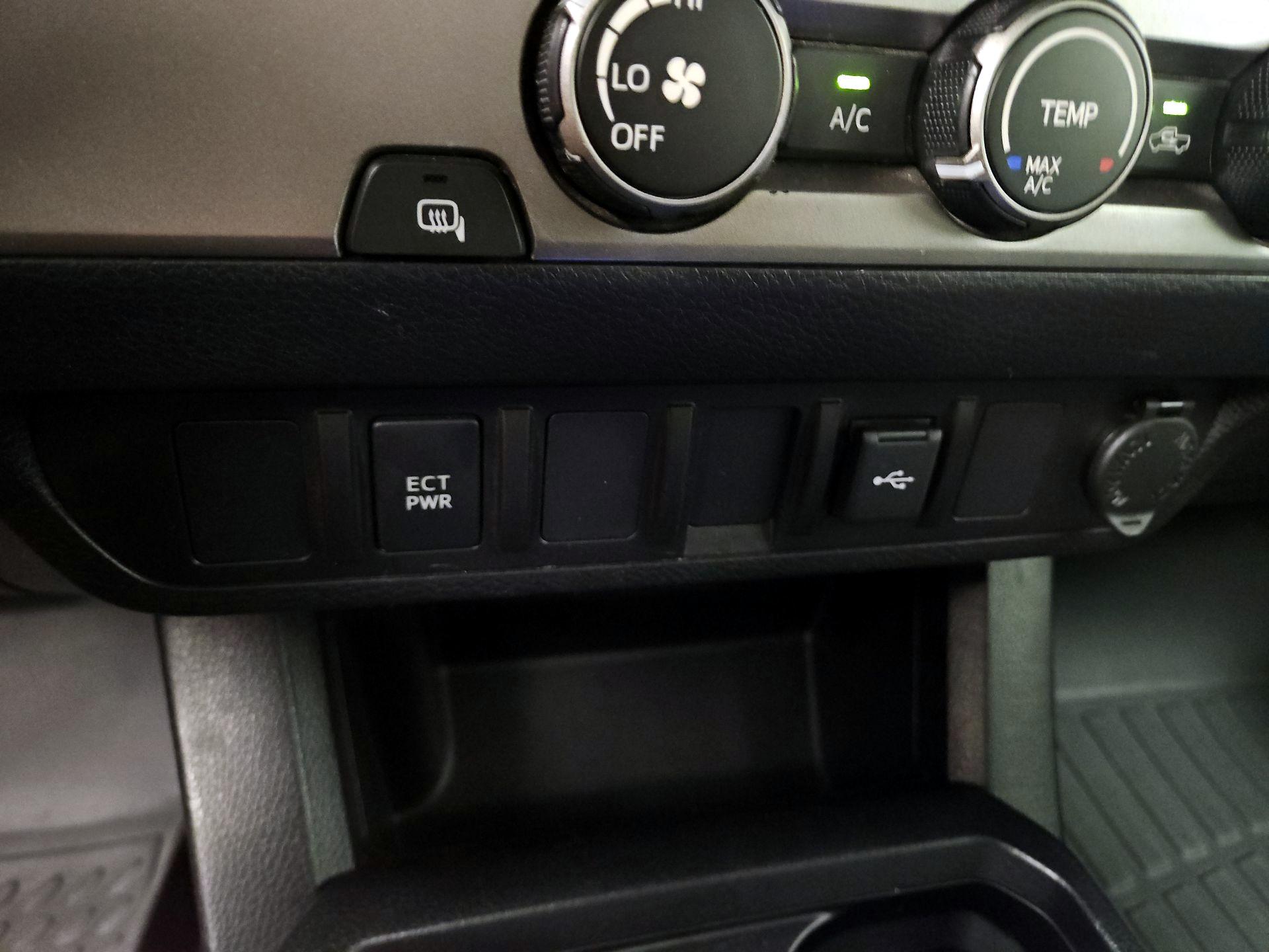 Thumbnail: 2021 Toyota Tacoma - 18