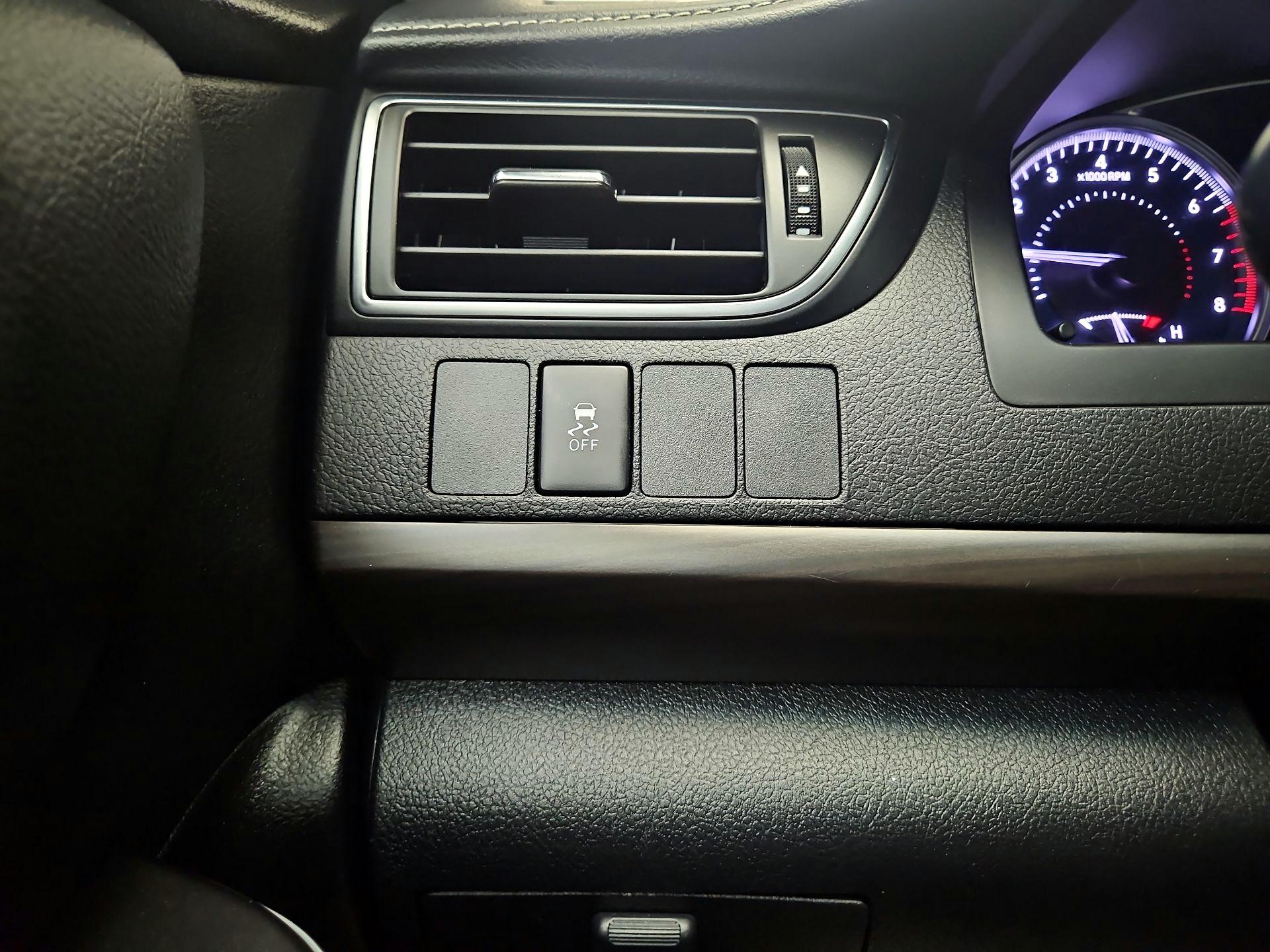 Thumbnail: 2017 Toyota Camry - 13