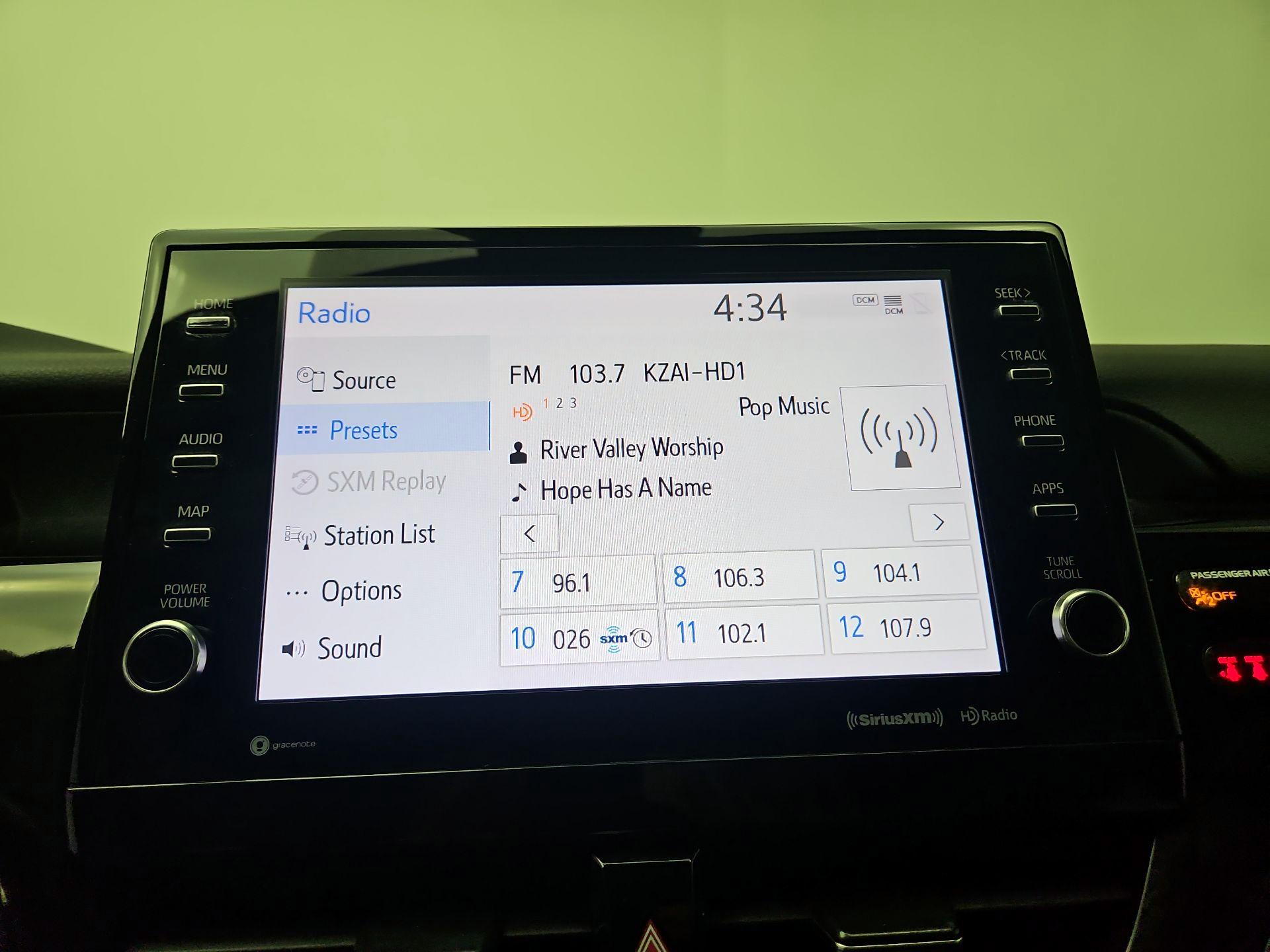 Thumbnail: 2022 Toyota Camry - 14