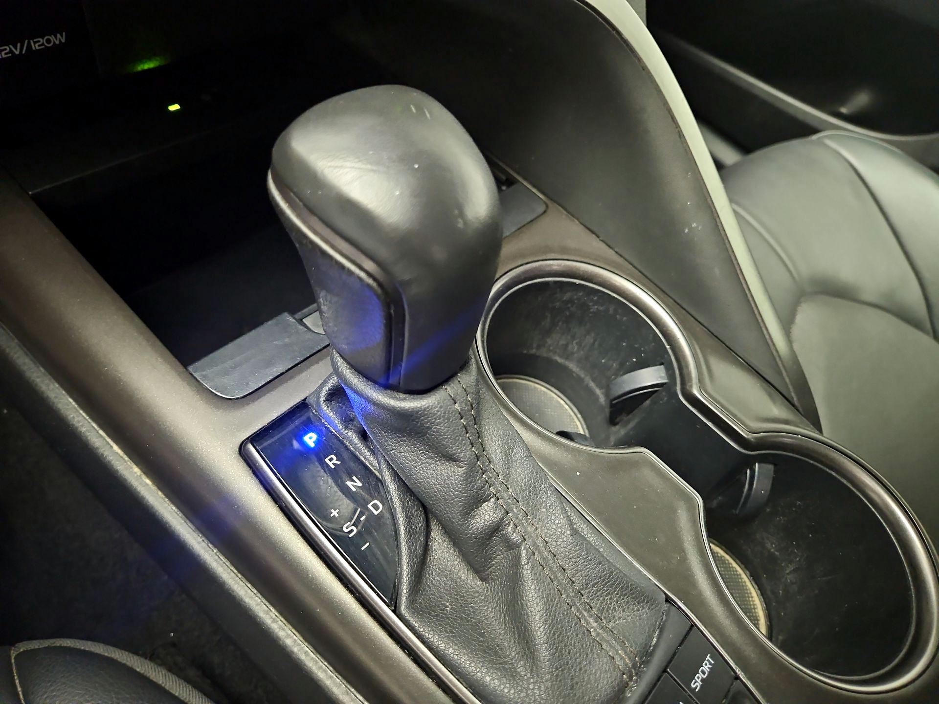 Thumbnail: 2022 Toyota Camry - 16