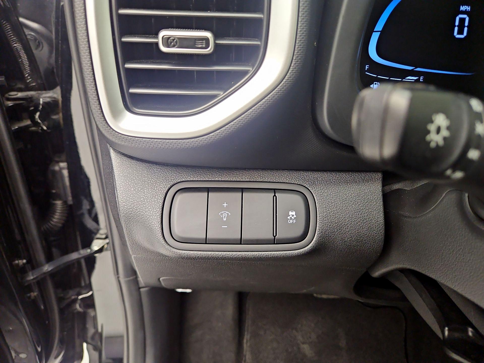 Thumbnail: 2023 Hyundai Venue - 13