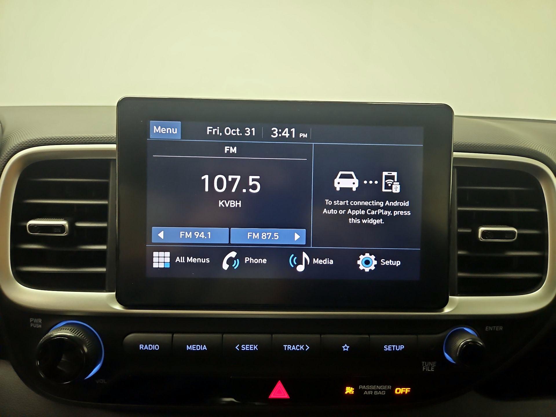 Thumbnail: 2023 Hyundai Venue - 15