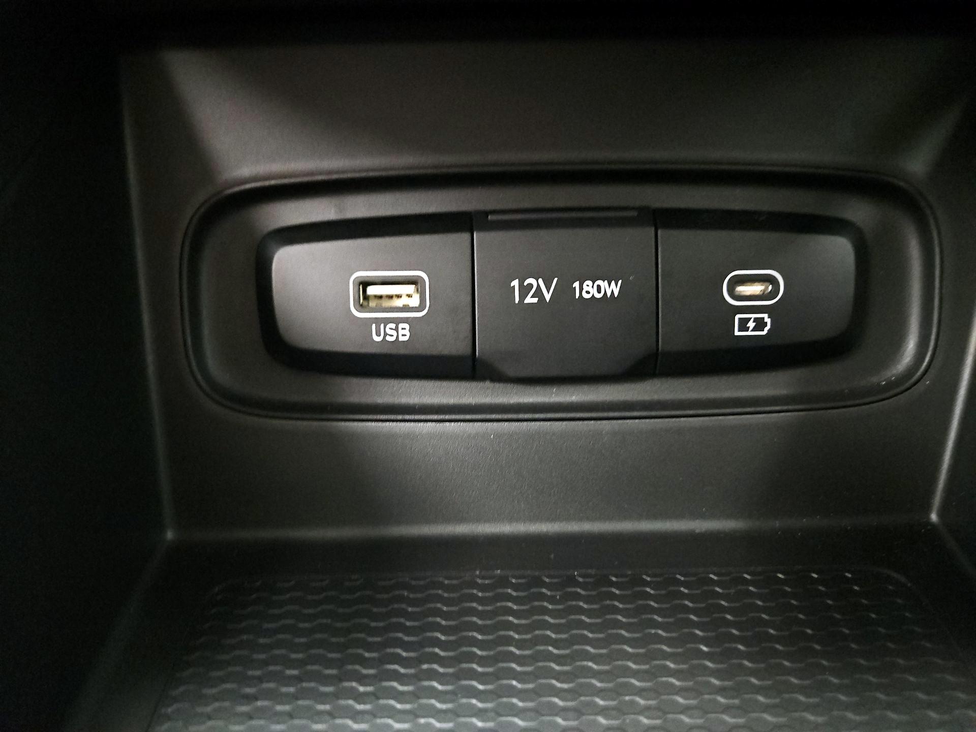 Thumbnail: 2023 Hyundai Venue - 18