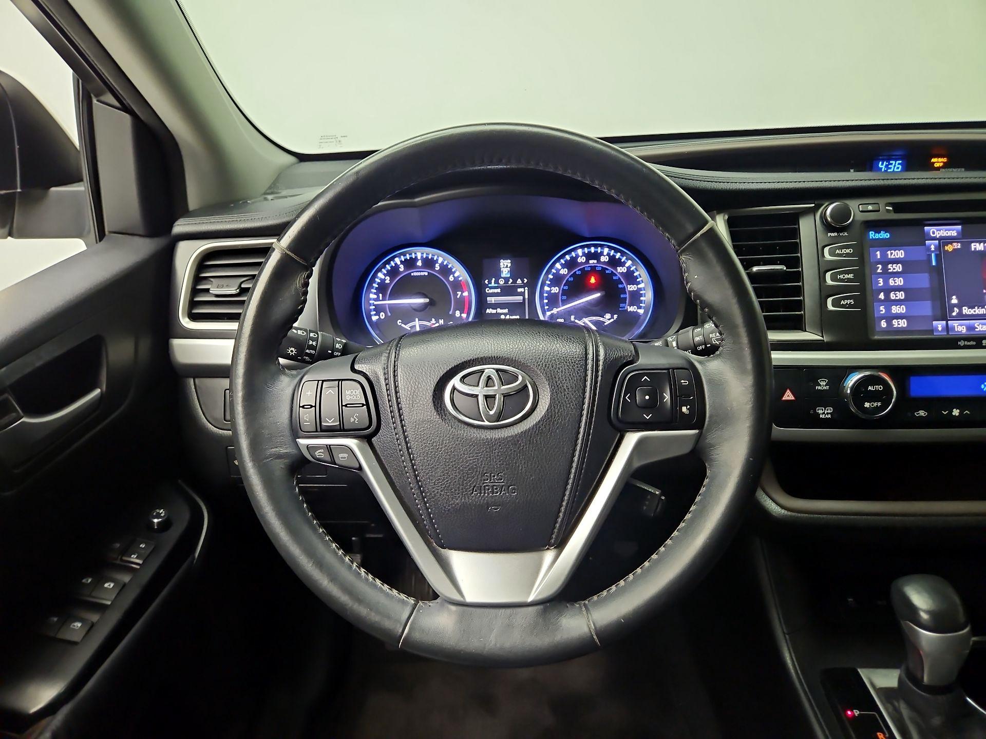 Thumbnail: 2015 Toyota Highlander - 10