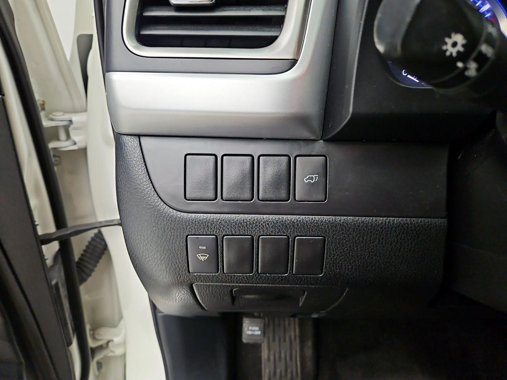 Thumbnail: 2015 Toyota Highlander - 13