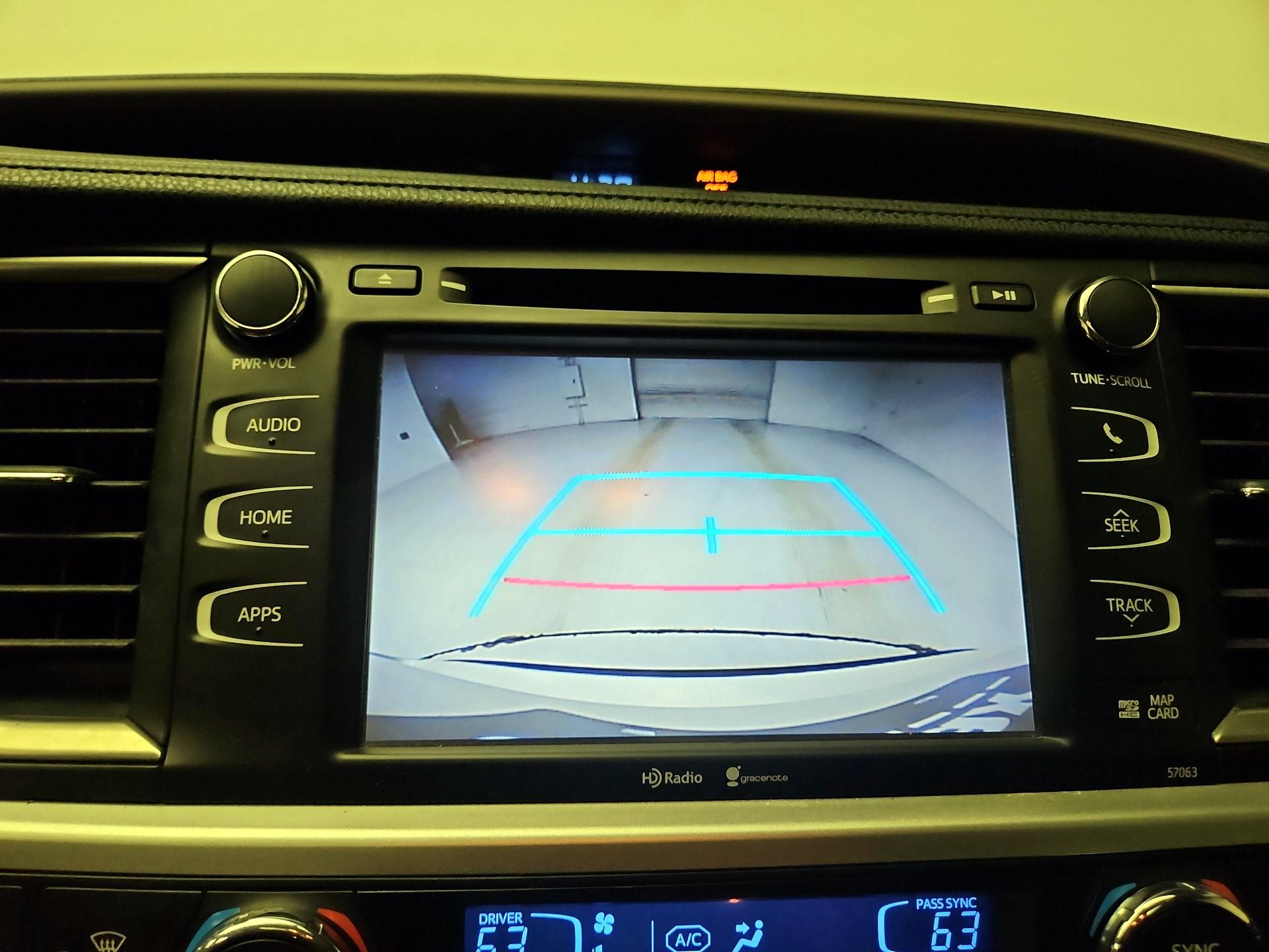 Thumbnail: 2015 Toyota Highlander - 15