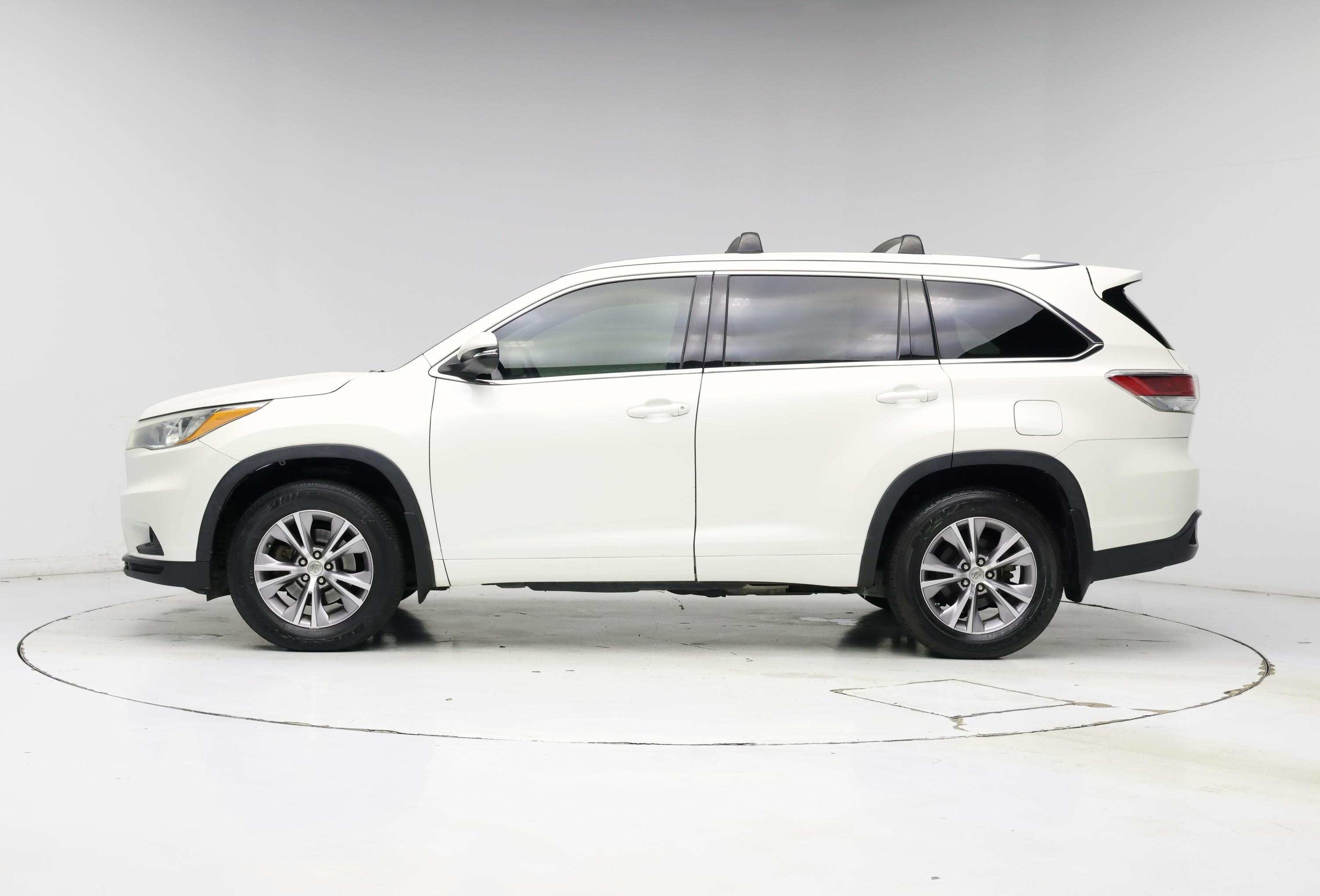 Thumbnail: 2015 Toyota Highlander - 3