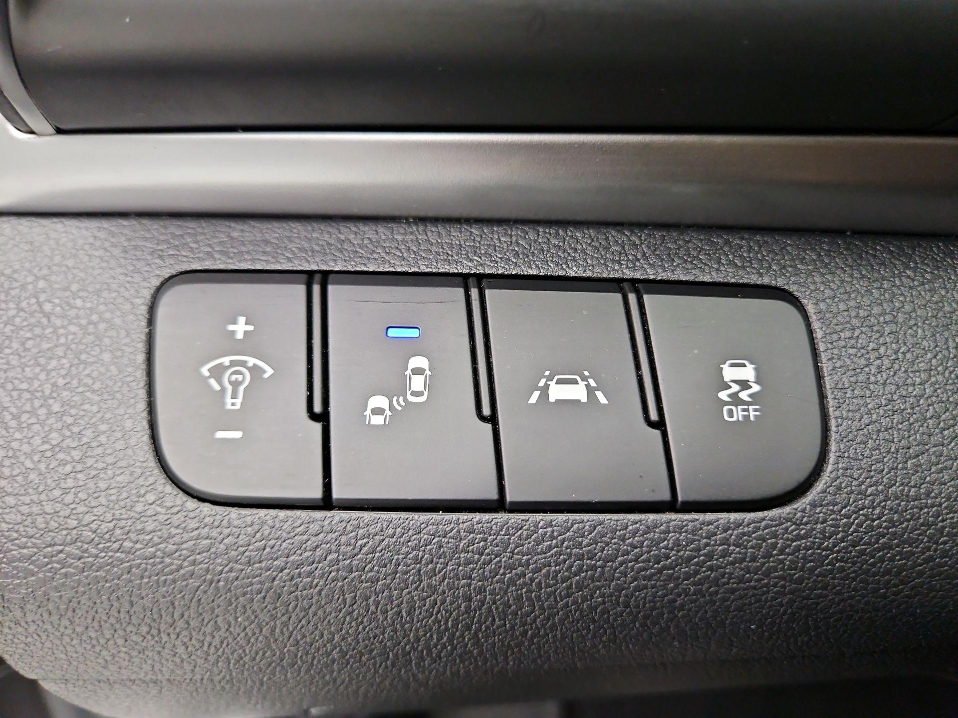 Thumbnail: 2020 Hyundai Elantra - 13