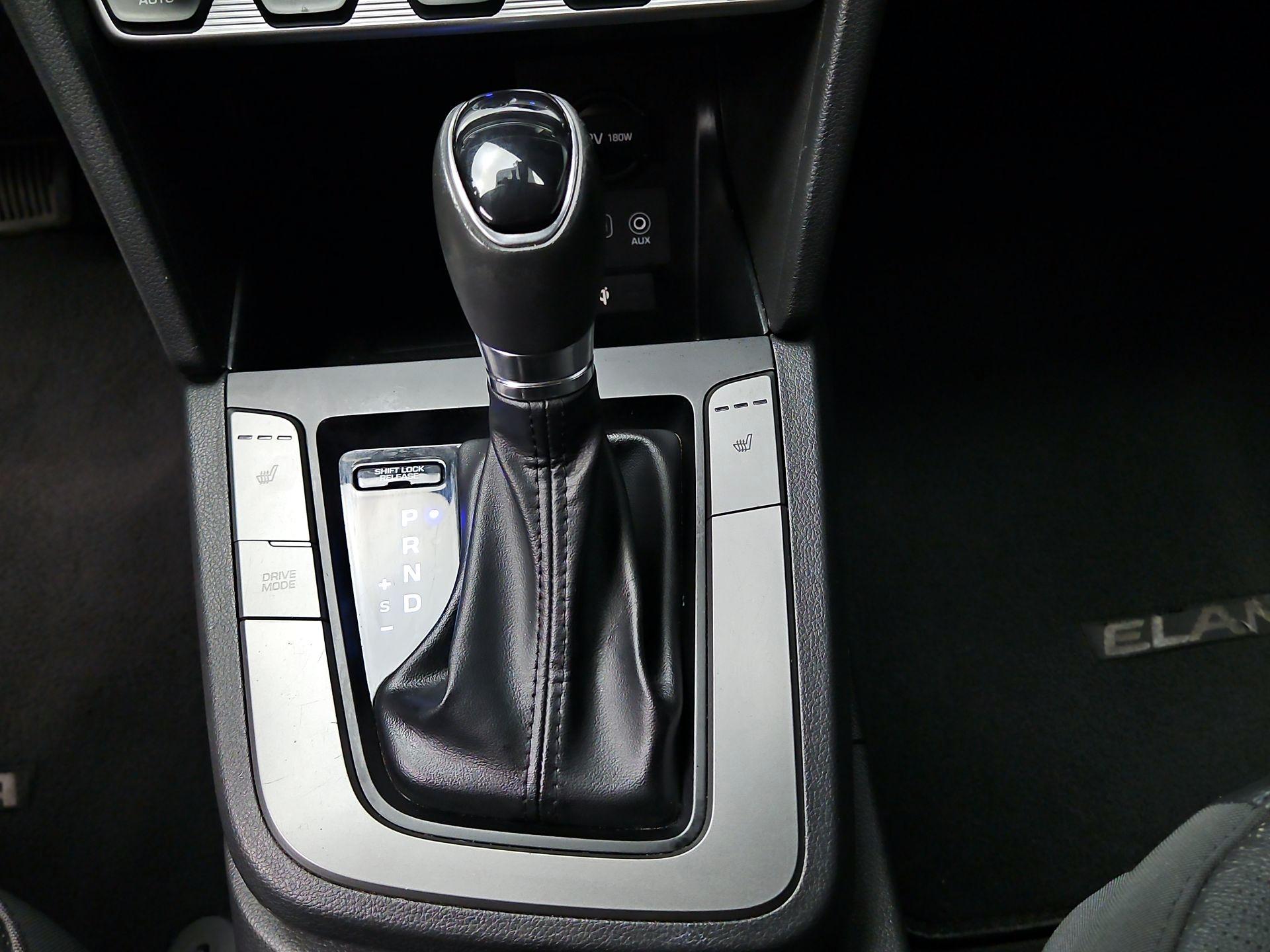 Thumbnail: 2020 Hyundai Elantra - 17